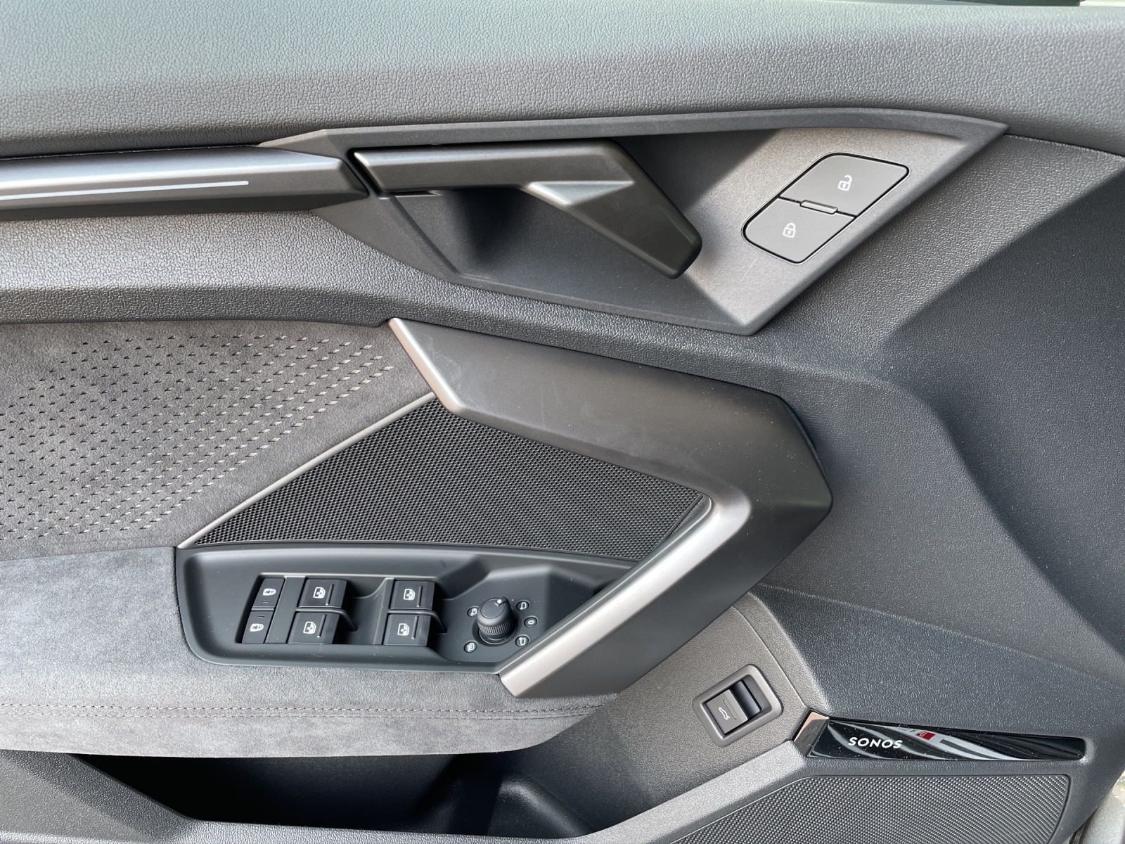 AUDI RS3 Limousine 2.5 TSI quattro S-tronic-image-8