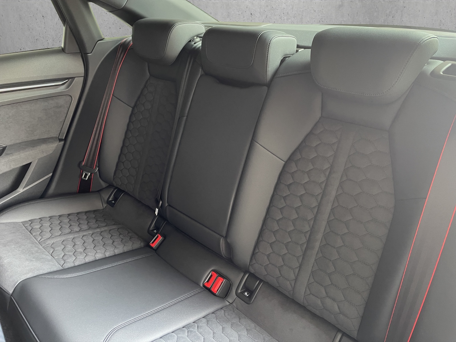 AUDI RS3 Limousine 2.5 TSI quattro S-tronic-image-13