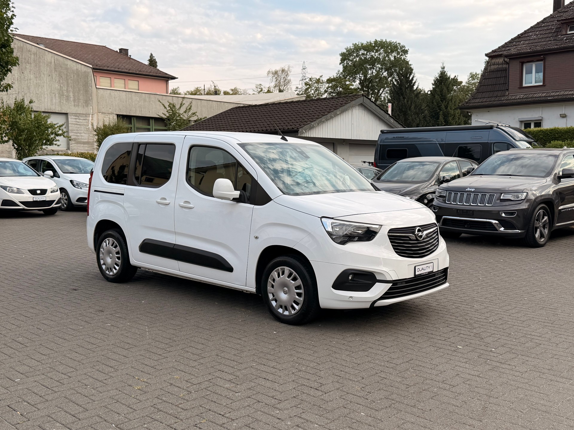OPEL Combo Life 1.2 Enjoy-image-1