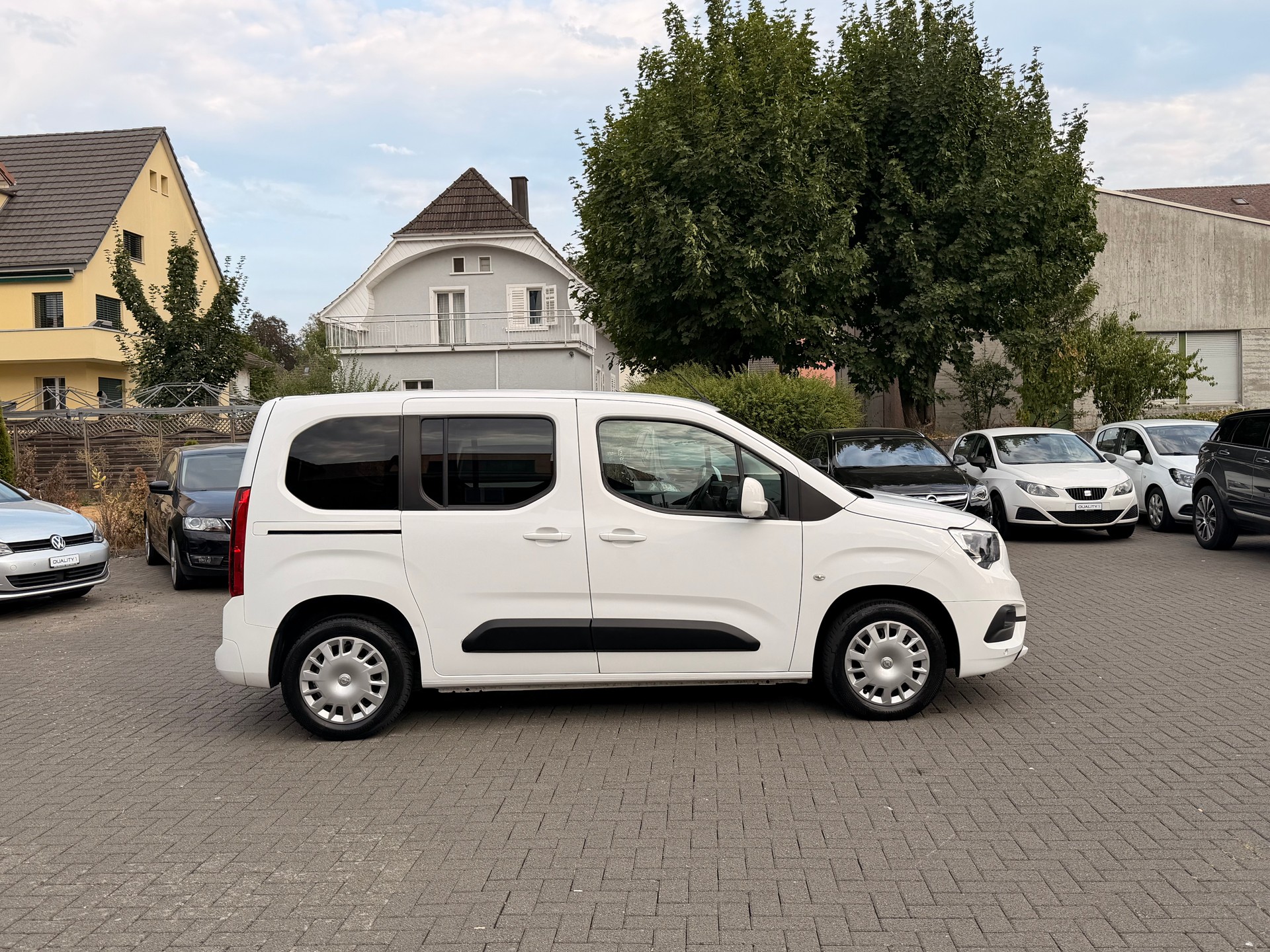 OPEL Combo Life 1.2 Enjoy-image-2