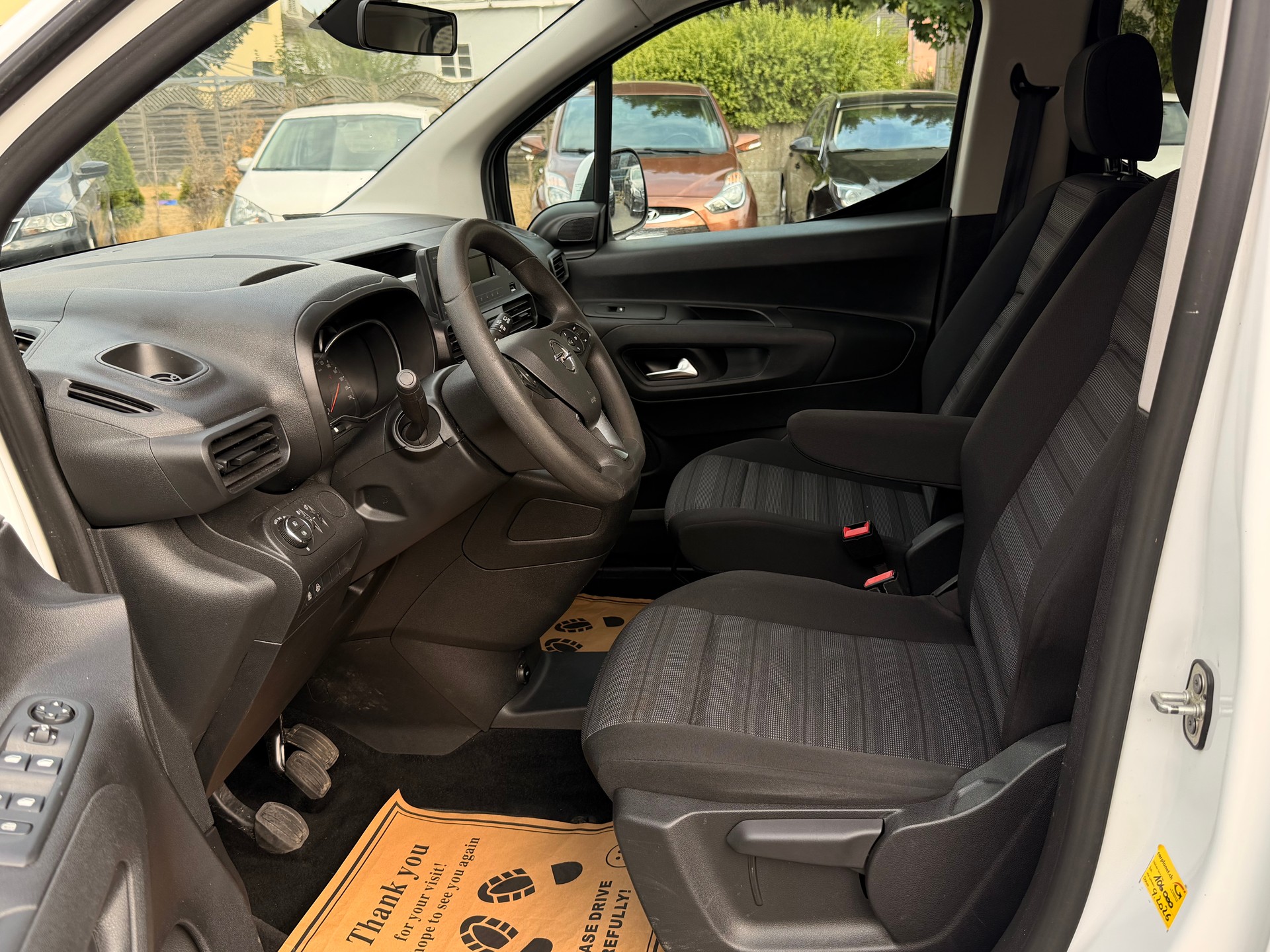 OPEL Combo Life 1.2 Enjoy-image-13