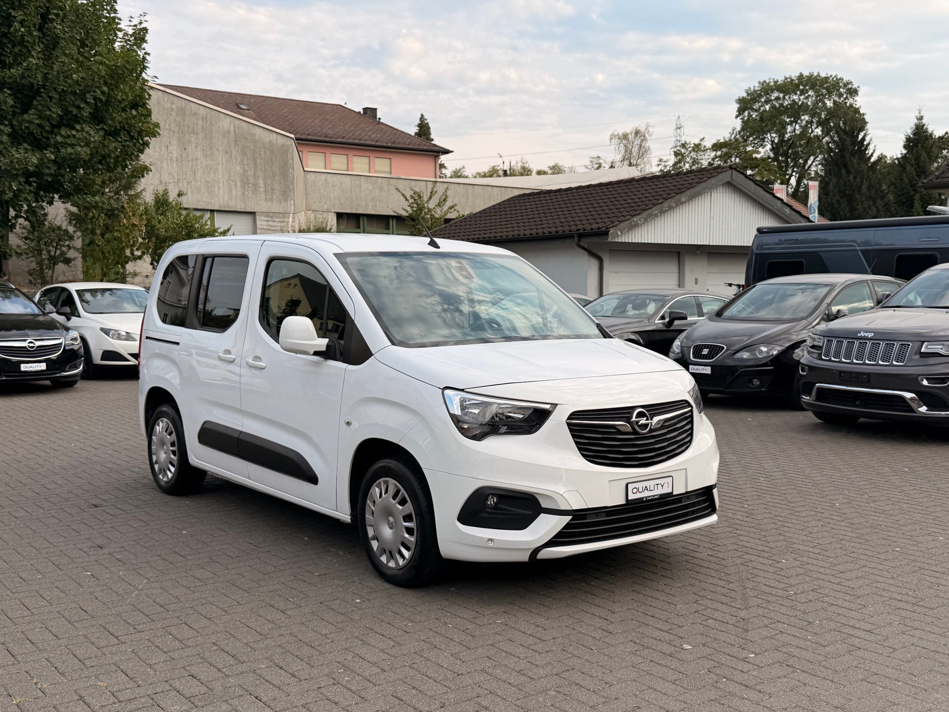 OPEL Combo Life 1.2 Enjoy-image-0