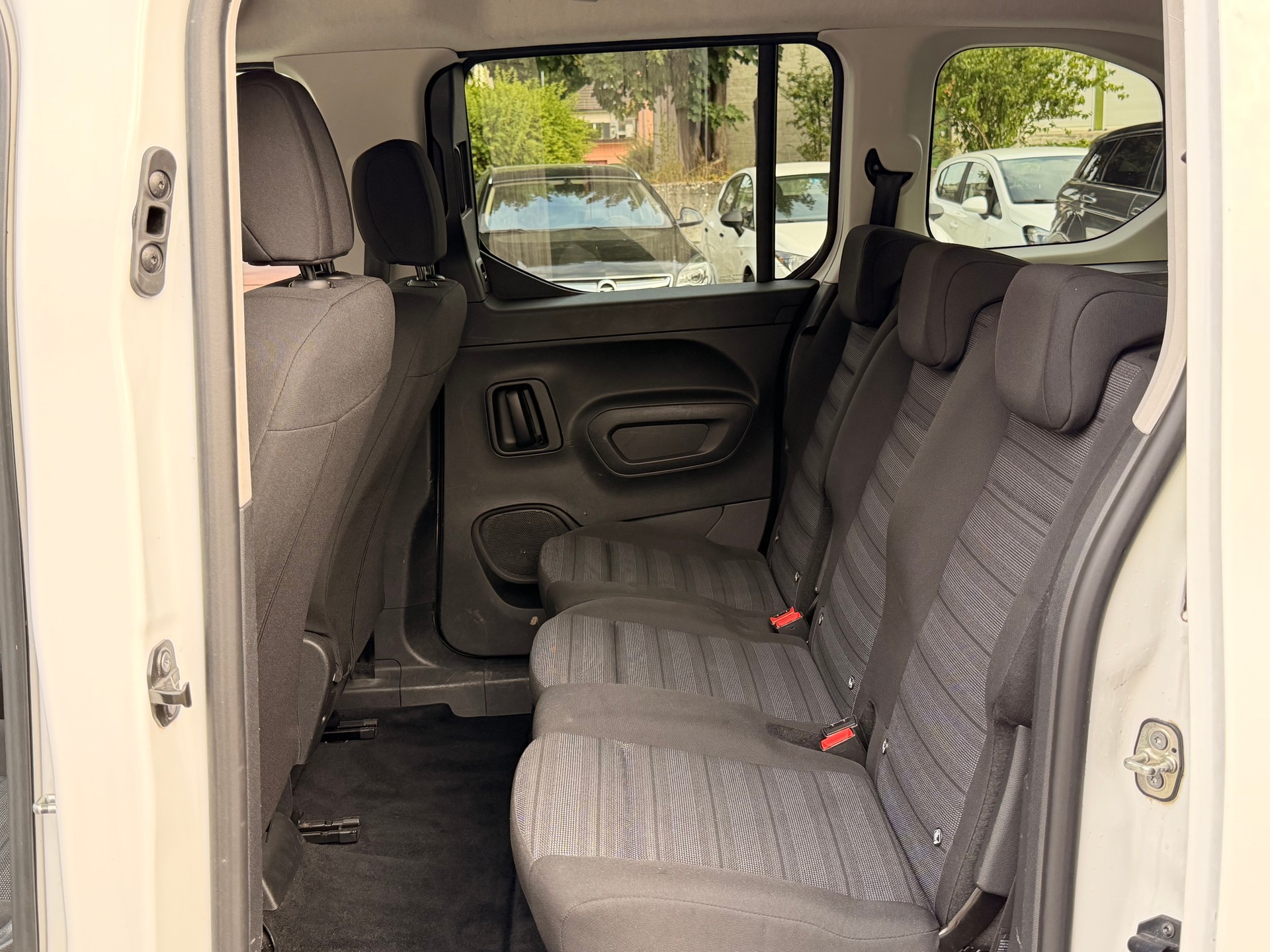OPEL Combo Life 1.2 Enjoy-image-11