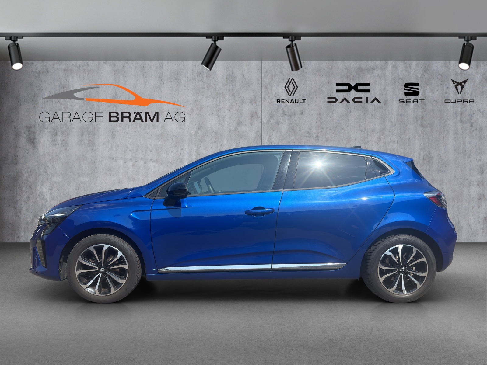 RENAULT Clio 1.0 Techno X-Tronic-image-2