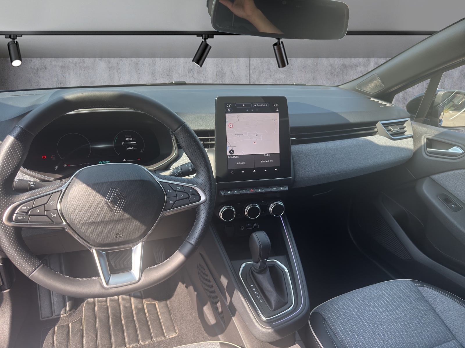 RENAULT Clio 1.0 Techno X-Tronic-image-8
