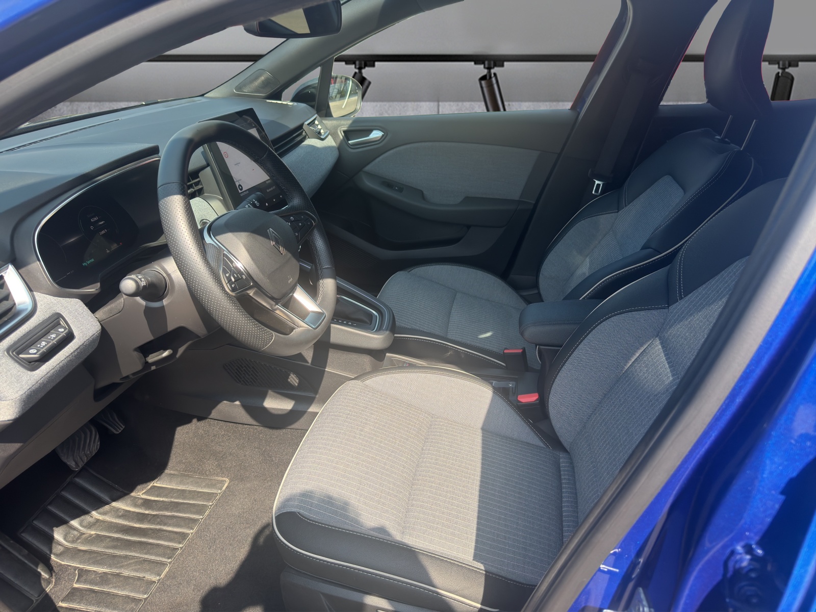RENAULT Clio 1.0 Techno X-Tronic-image-5