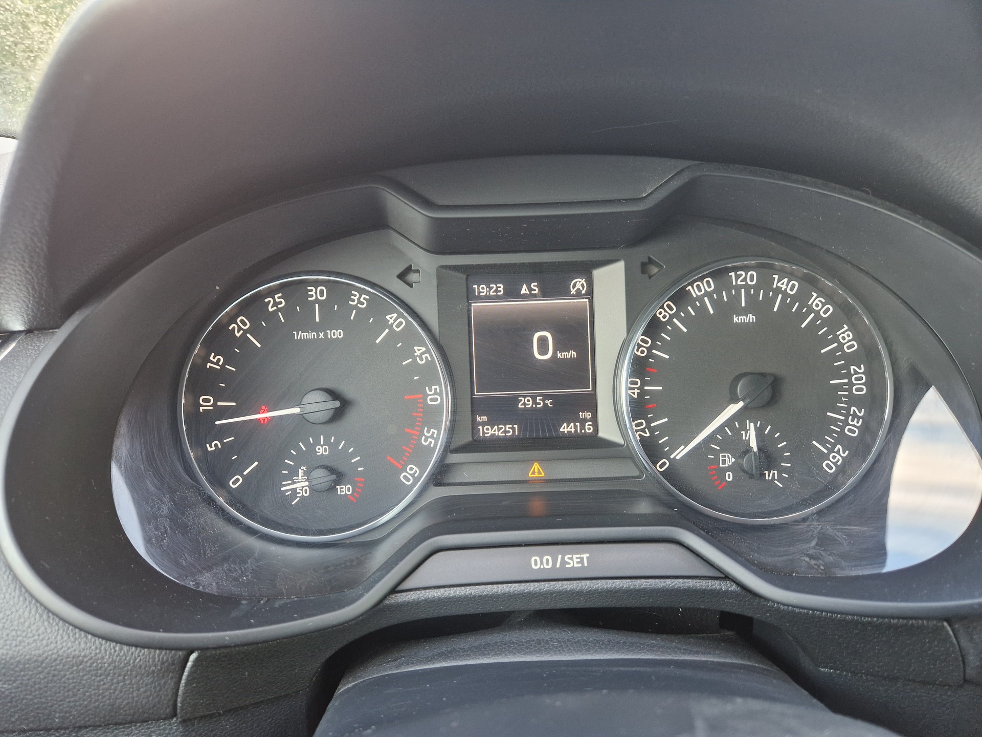 SKODA Octavia Combi 2.0 TDI Swiss Edition 4x4 DSG-image-10