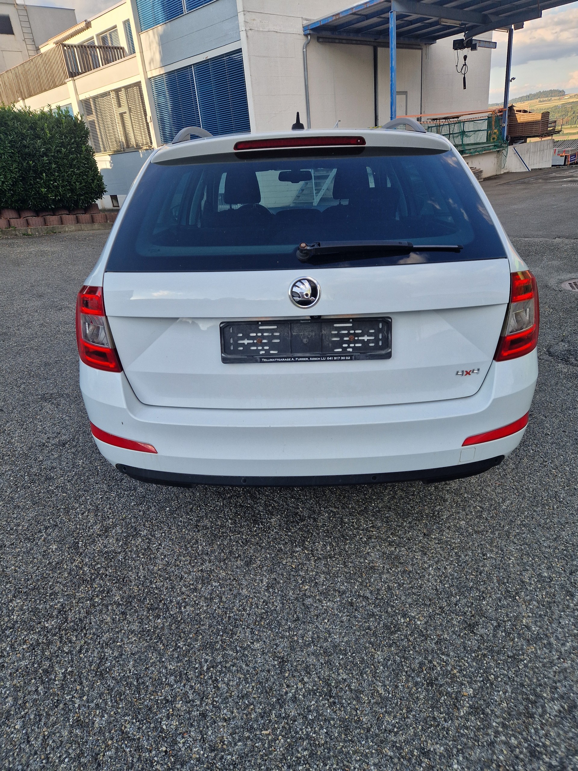 SKODA Octavia Combi 2.0 TDI Swiss Edition 4x4 DSG-image-7