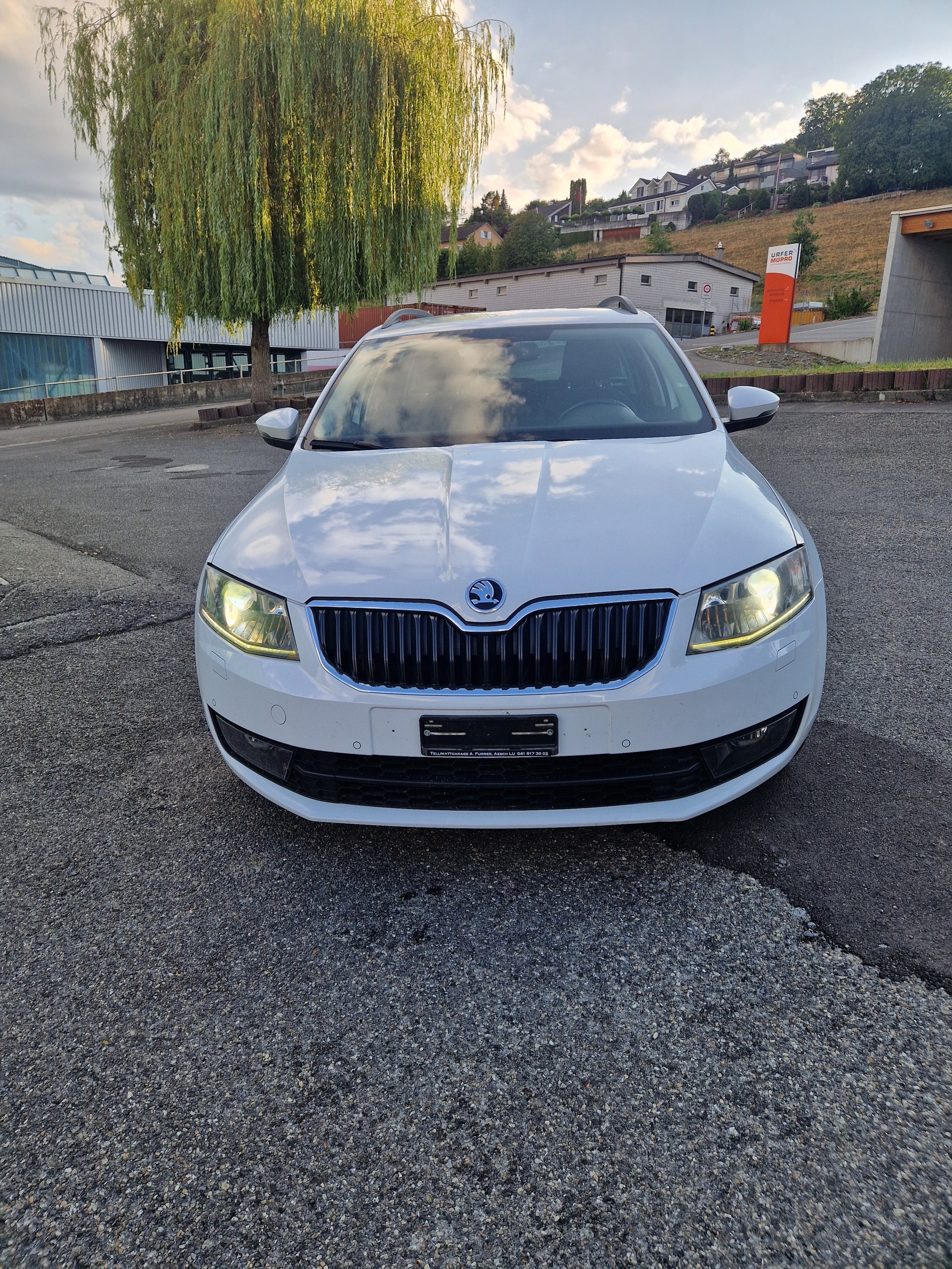 SKODA Octavia Combi 2.0 TDI Swiss Edition 4x4 DSG-image-0