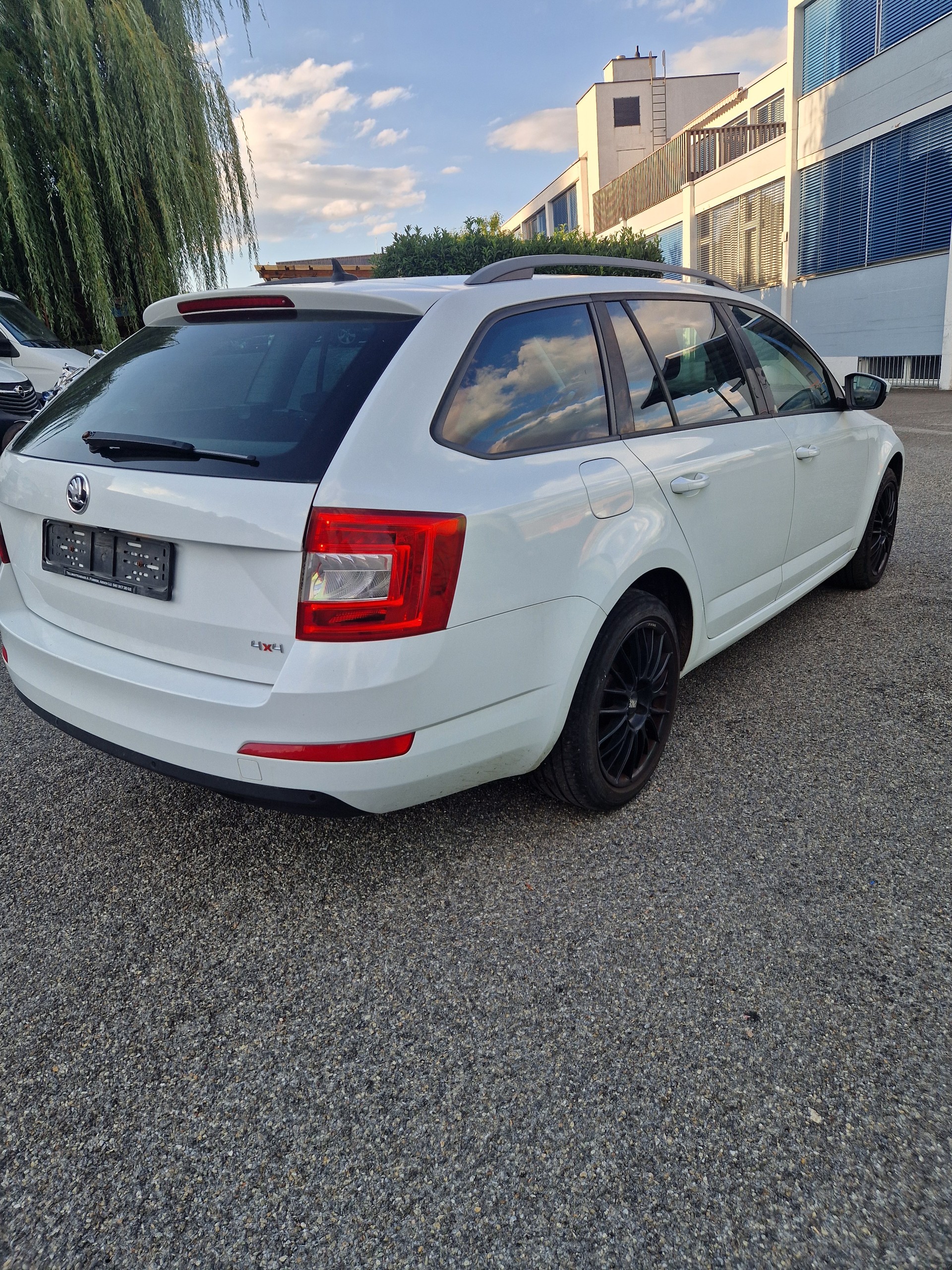 SKODA Octavia Combi 2.0 TDI Swiss Edition 4x4 DSG-image-5