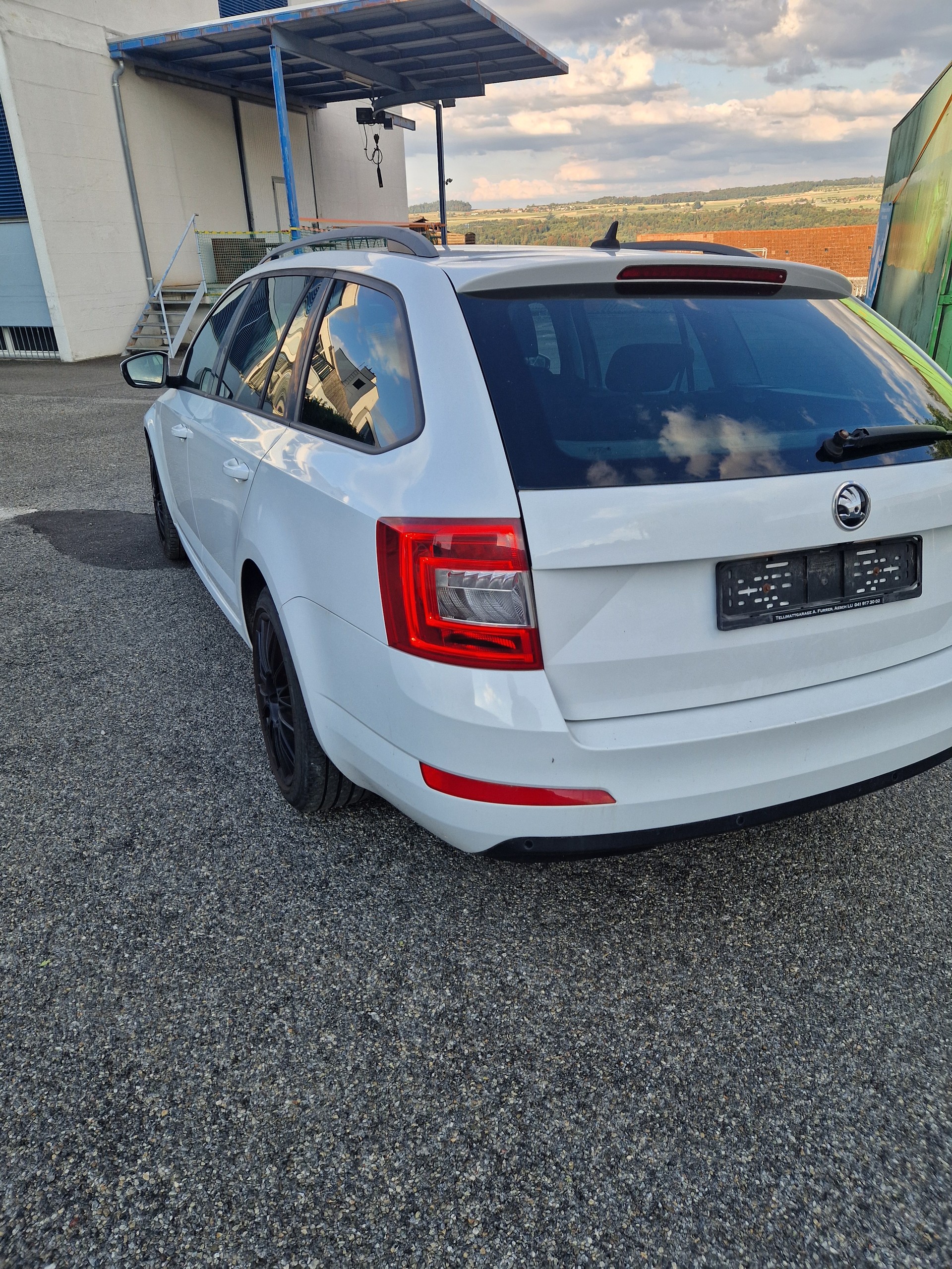SKODA Octavia Combi 2.0 TDI Swiss Edition 4x4 DSG-image-6