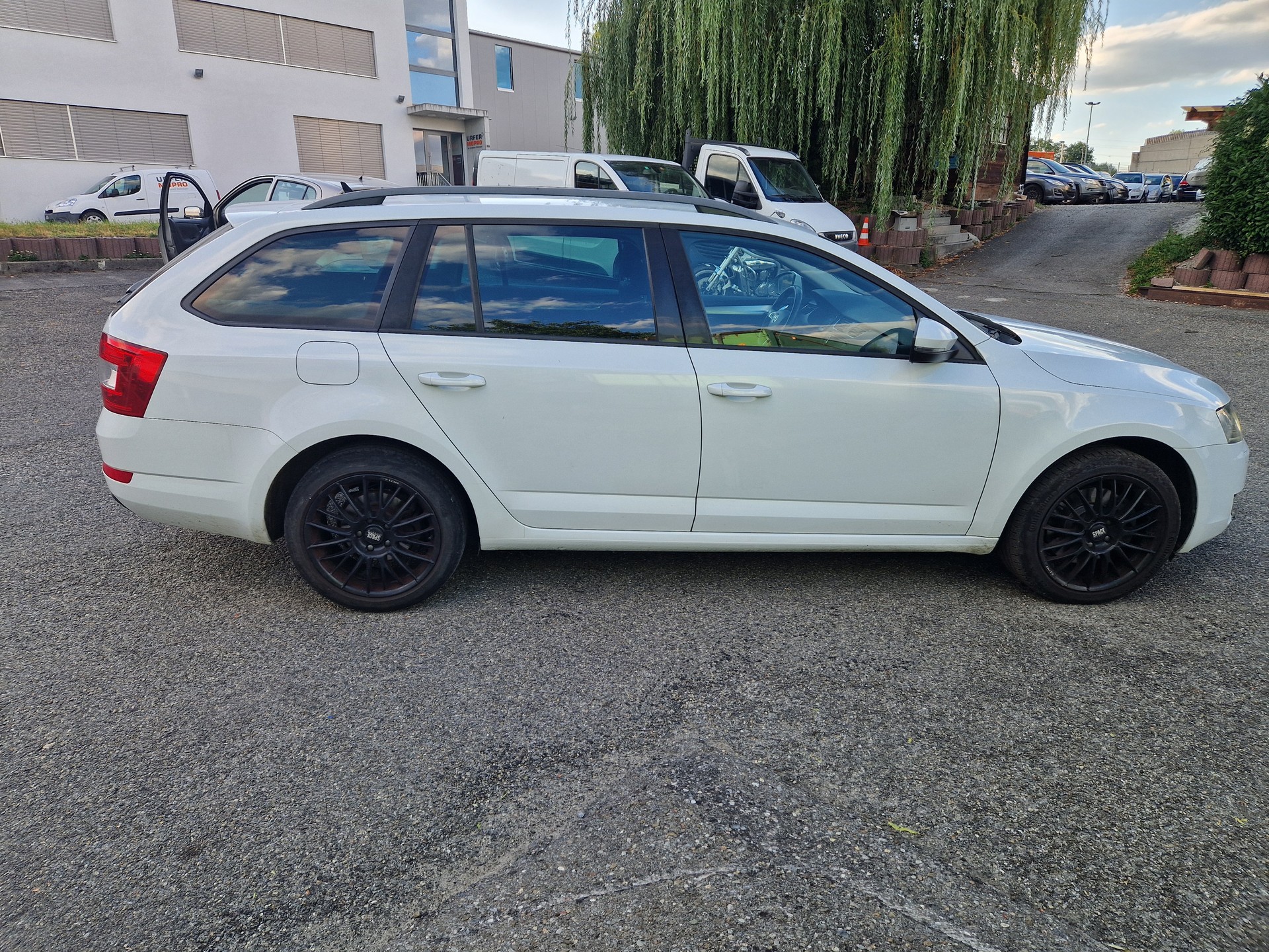 SKODA Octavia Combi 2.0 TDI Swiss Edition 4x4 DSG-image-3
