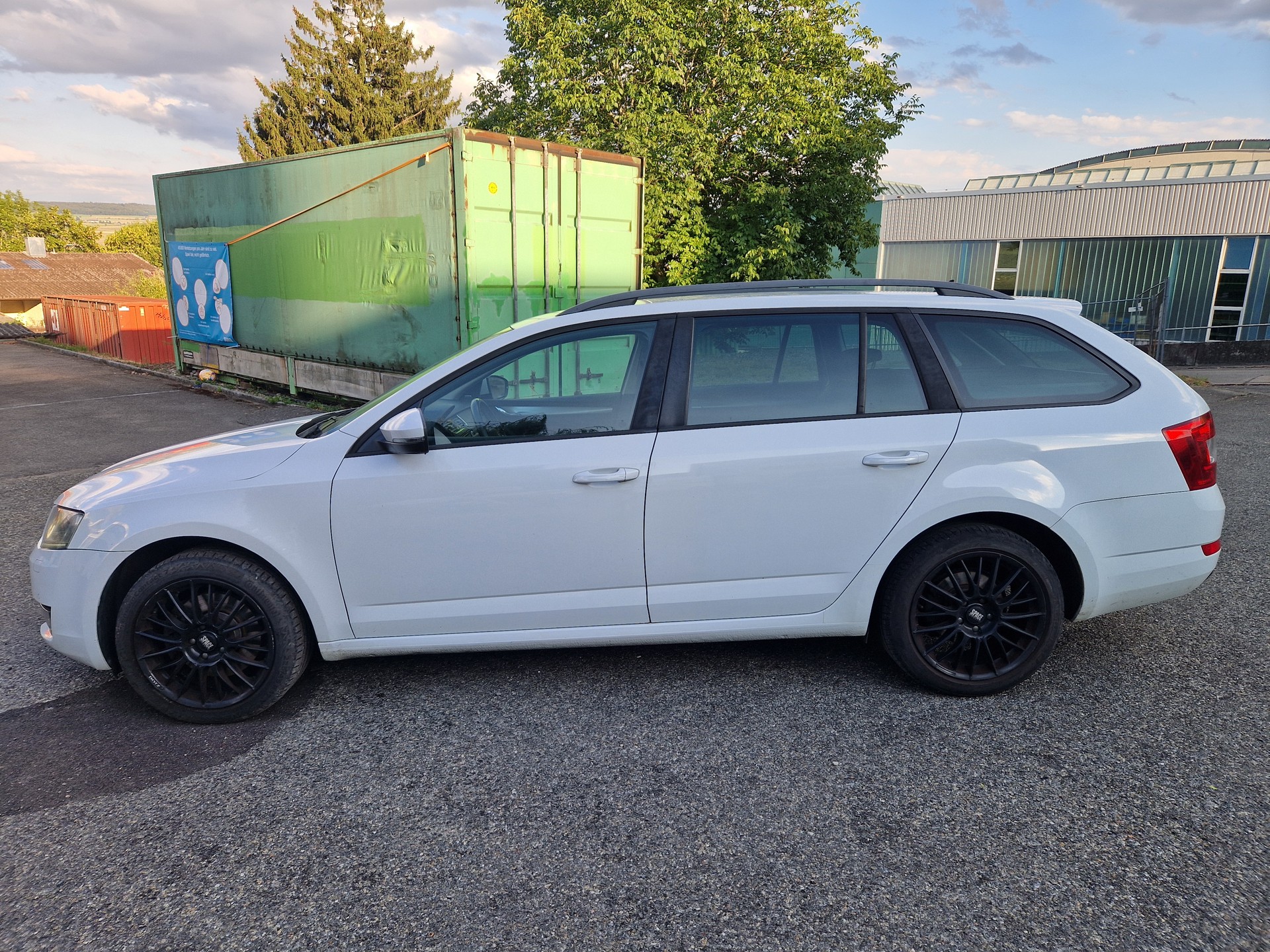 SKODA Octavia Combi 2.0 TDI Swiss Edition 4x4 DSG-image-4