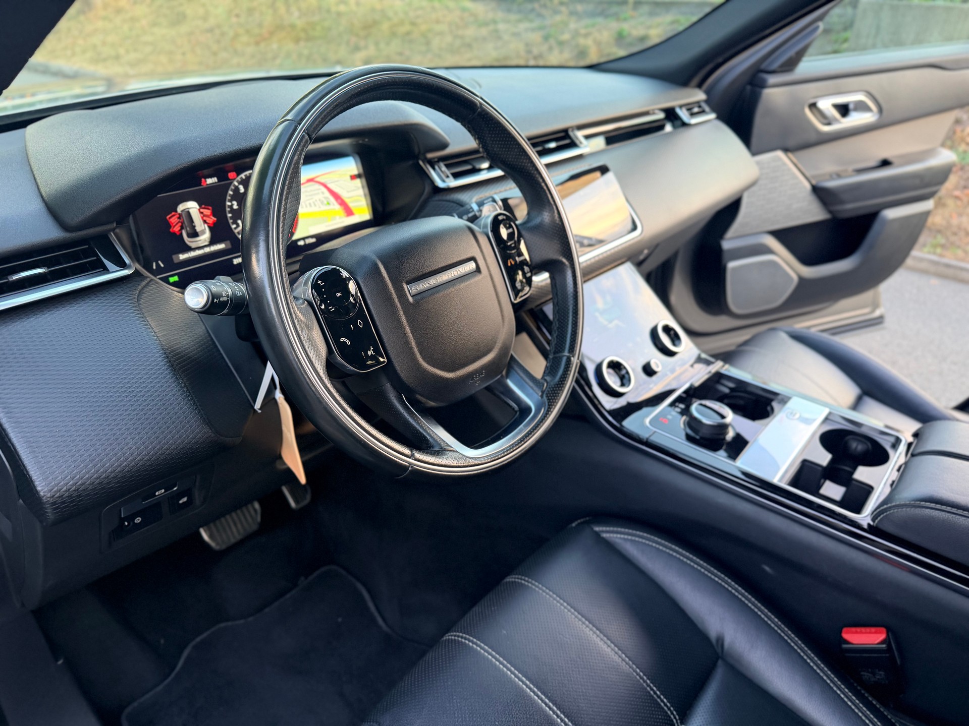LAND ROVER Range Rover Velar R-Dynamic P 250 Automatic-image-6