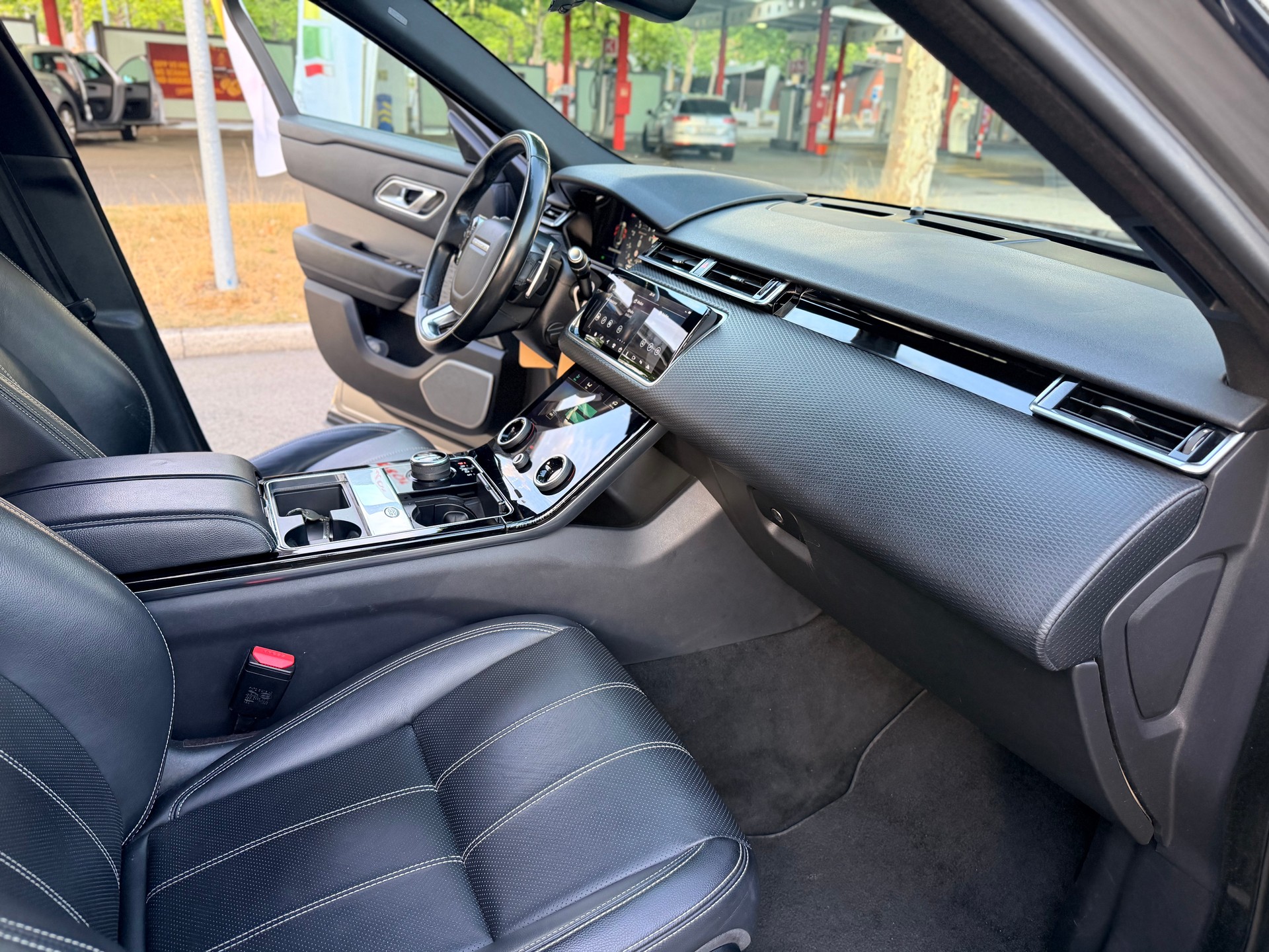 LAND ROVER Range Rover Velar R-Dynamic P 250 Automatic-image-5
