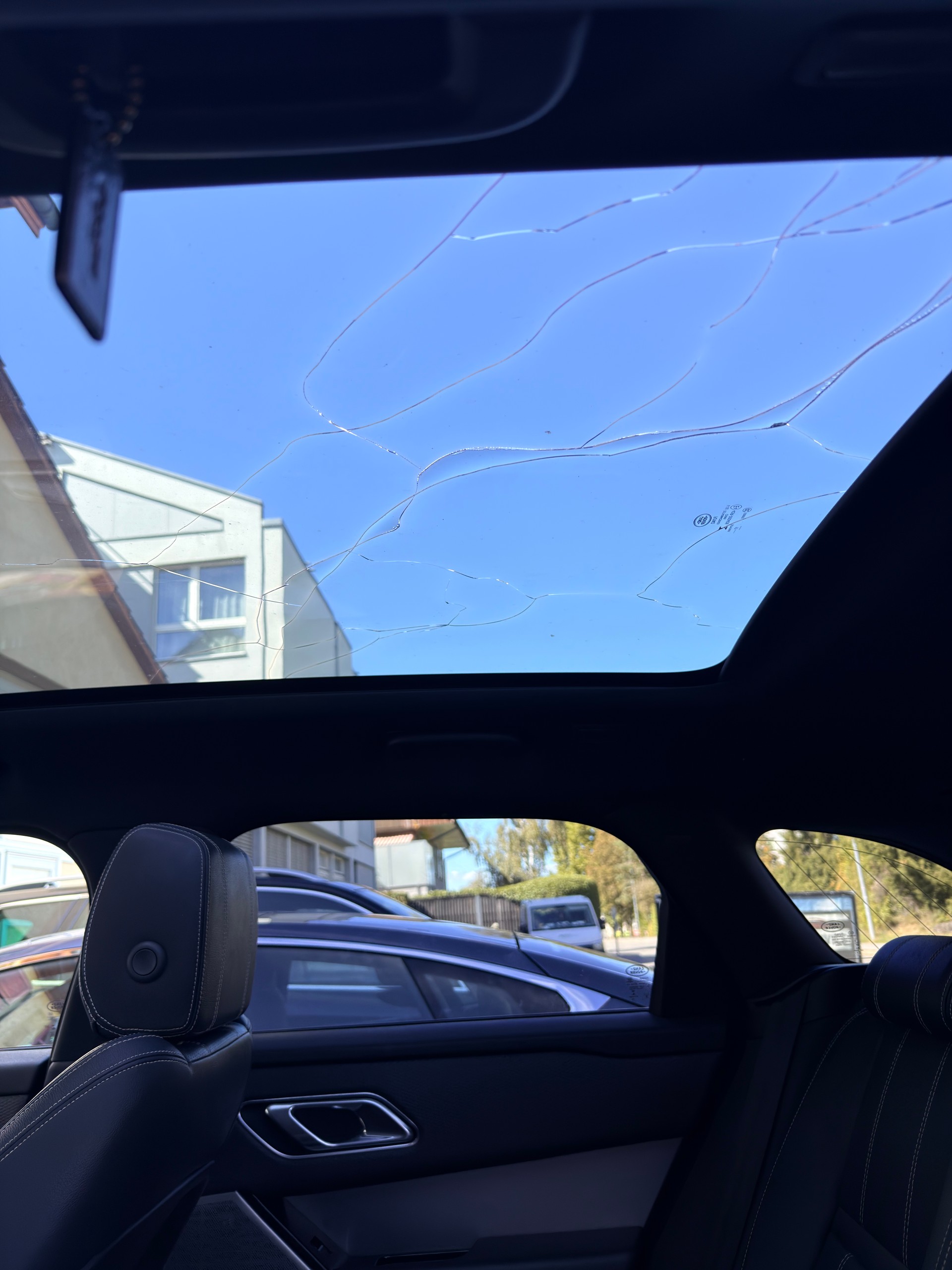 LAND ROVER Range Rover Velar R-Dynamic P 250 Automatic-image-16