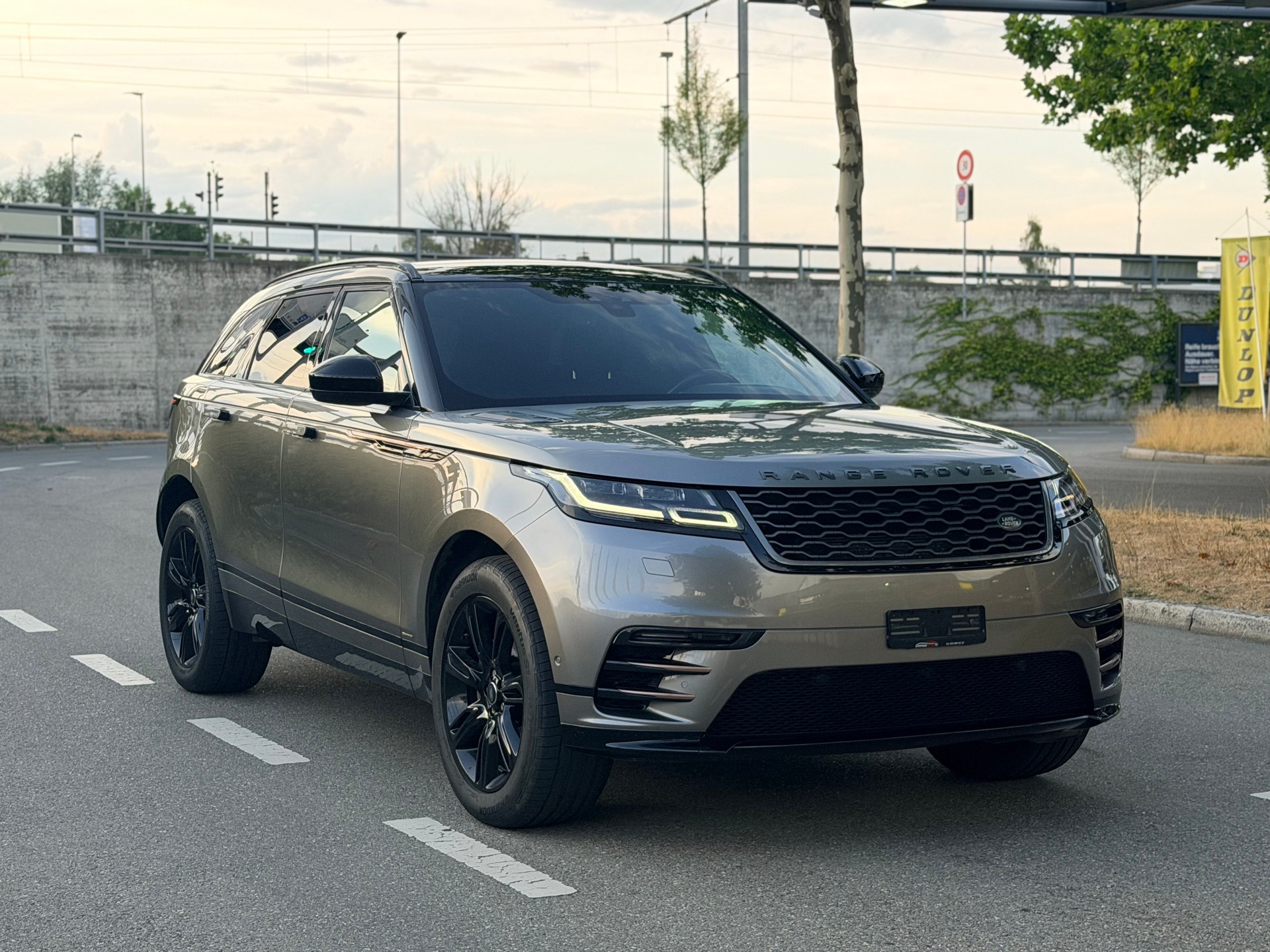 LAND ROVER Range Rover Velar R-Dynamic P 250 Automatic-image-2