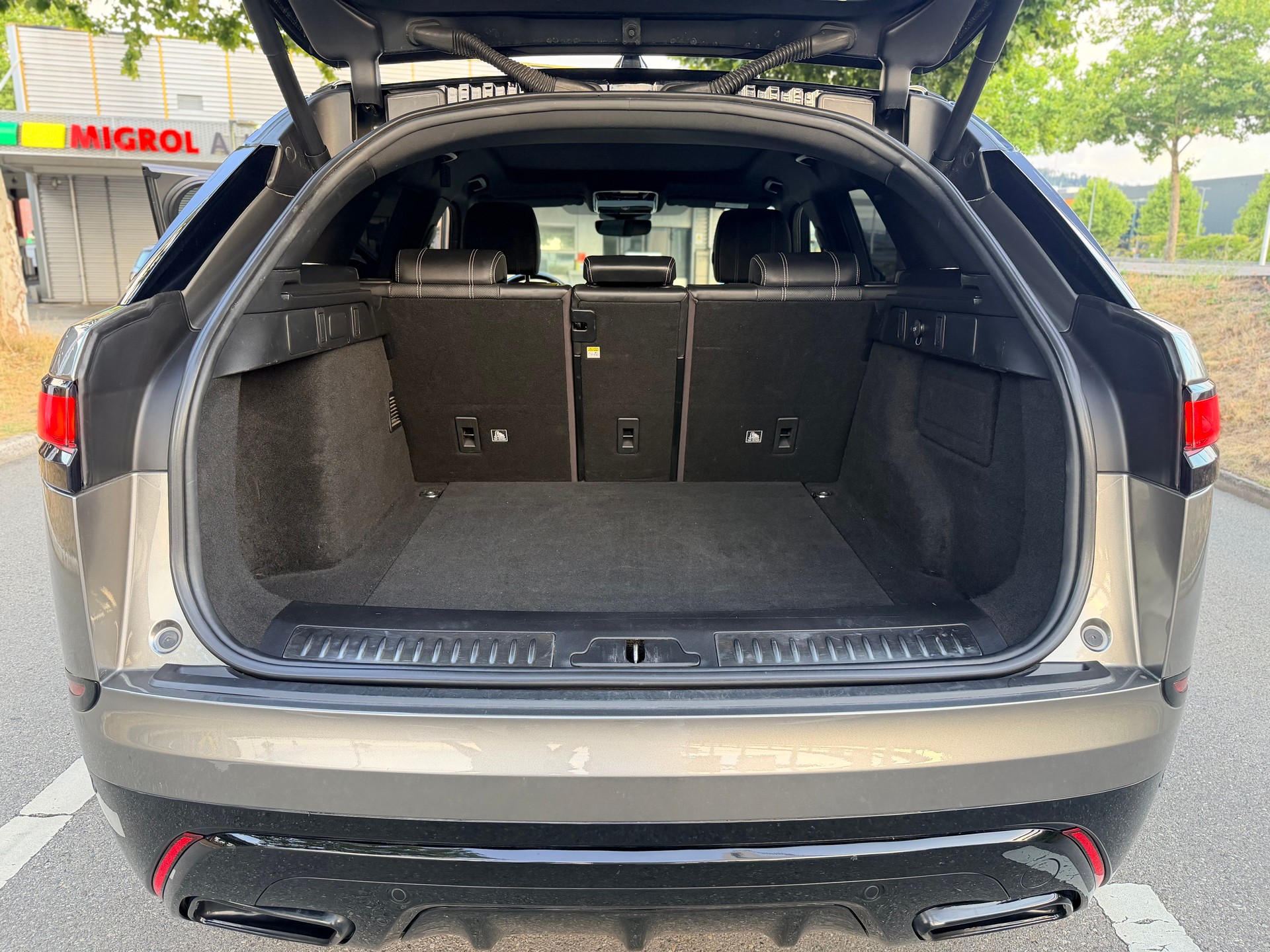 LAND ROVER Range Rover Velar R-Dynamic P 250 Automatic-image-15