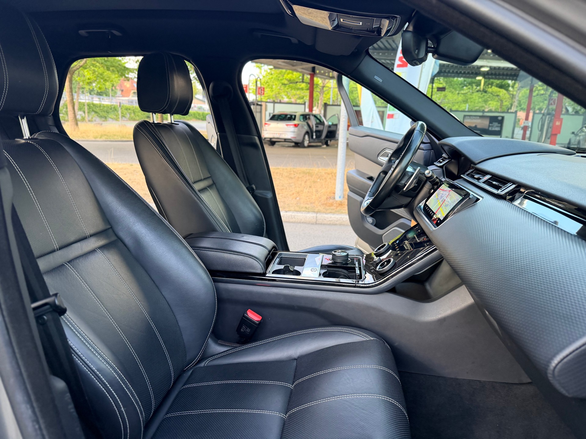 LAND ROVER Range Rover Velar R-Dynamic P 250 Automatic-image-10