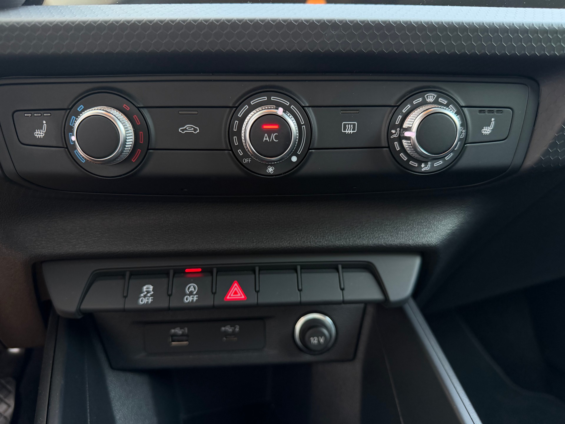 AUDI A1 Sportback 35 TFSI S Line S-tronic-image-24