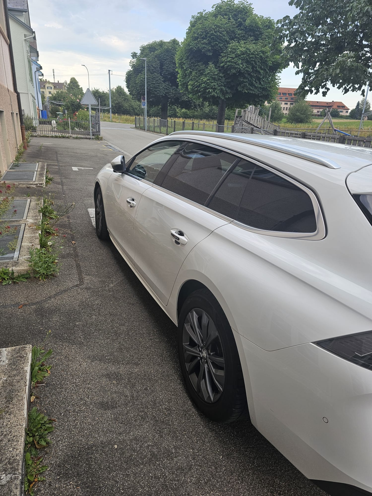 PEUGEOT 508 SW 1.6 Pure Tech Allure EAT8-image-4