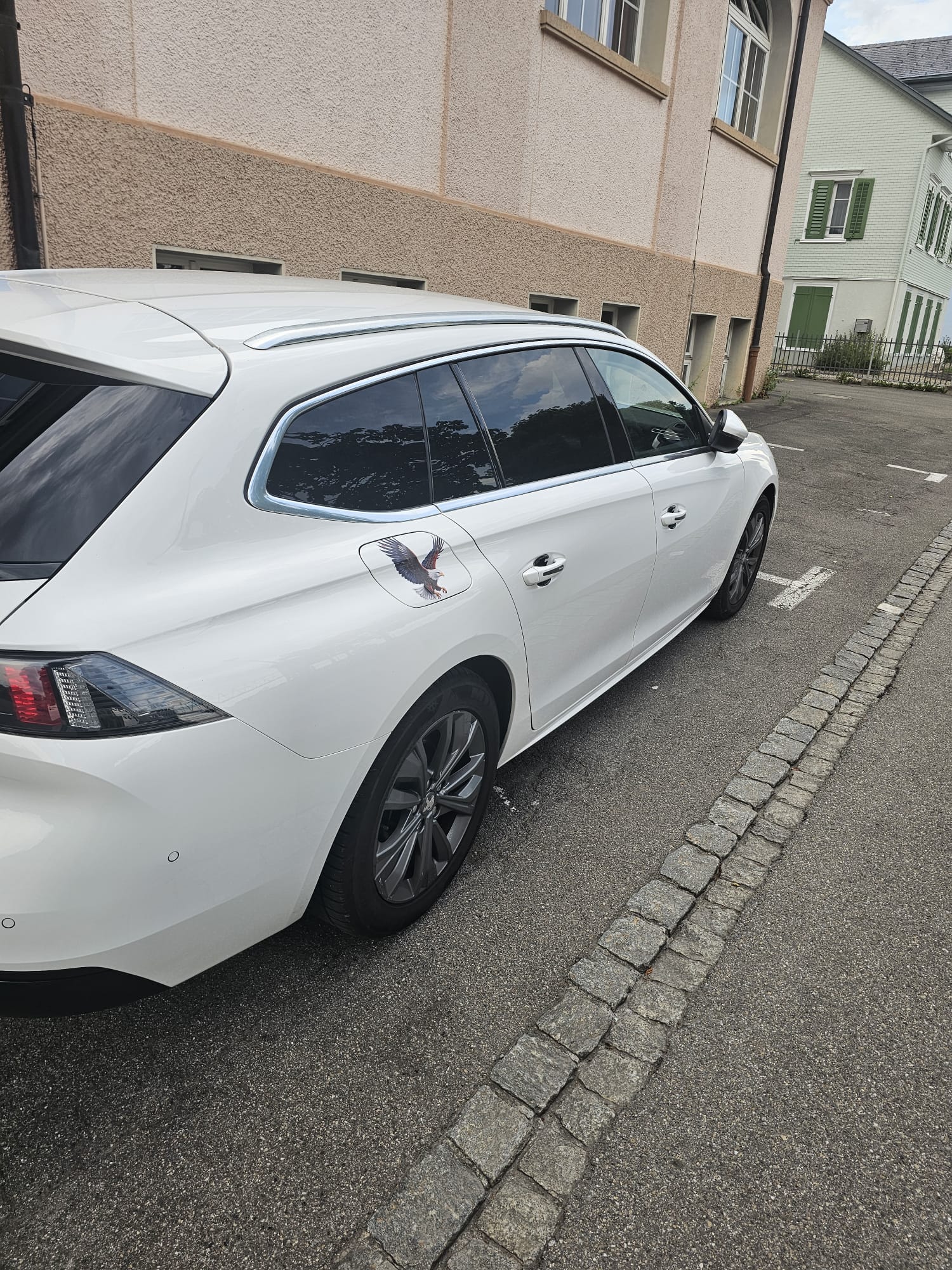 PEUGEOT 508 SW 1.6 Pure Tech Allure EAT8-image-6