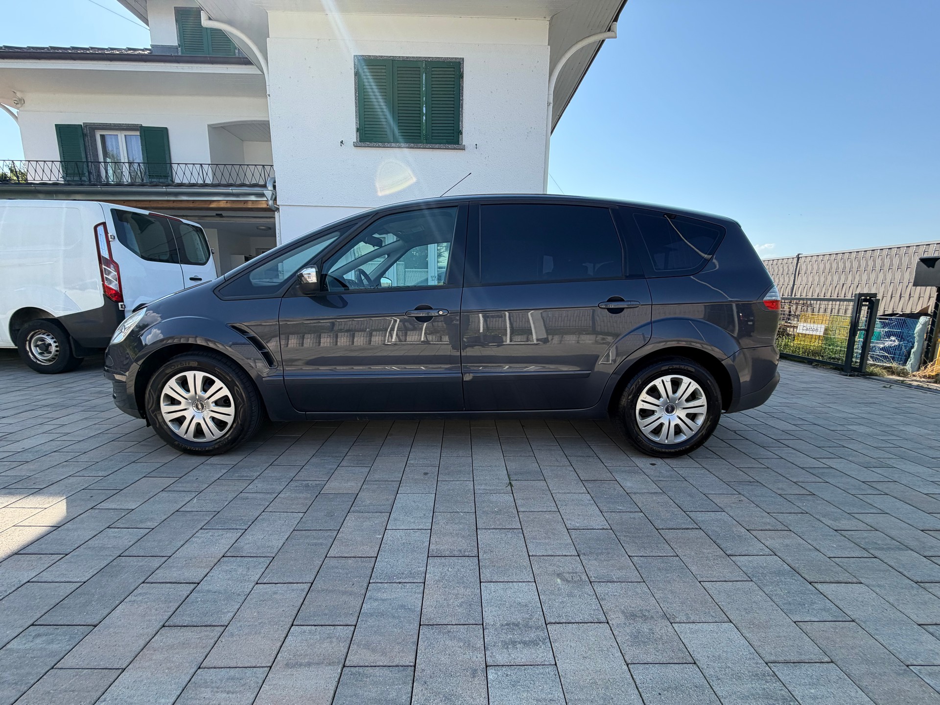 FORD S-Max 2.0 TDCi Titanium Automatic-image-2