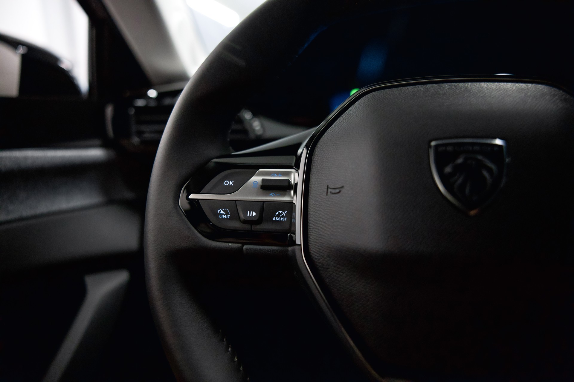 PEUGEOT 308 SW 1.5 BlueHDI Allure EAT8-image-25