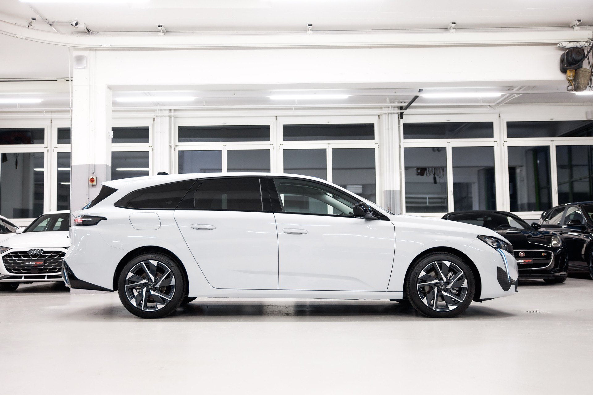 PEUGEOT 308 SW 1.5 BlueHDI Allure EAT8-showroom-element-3