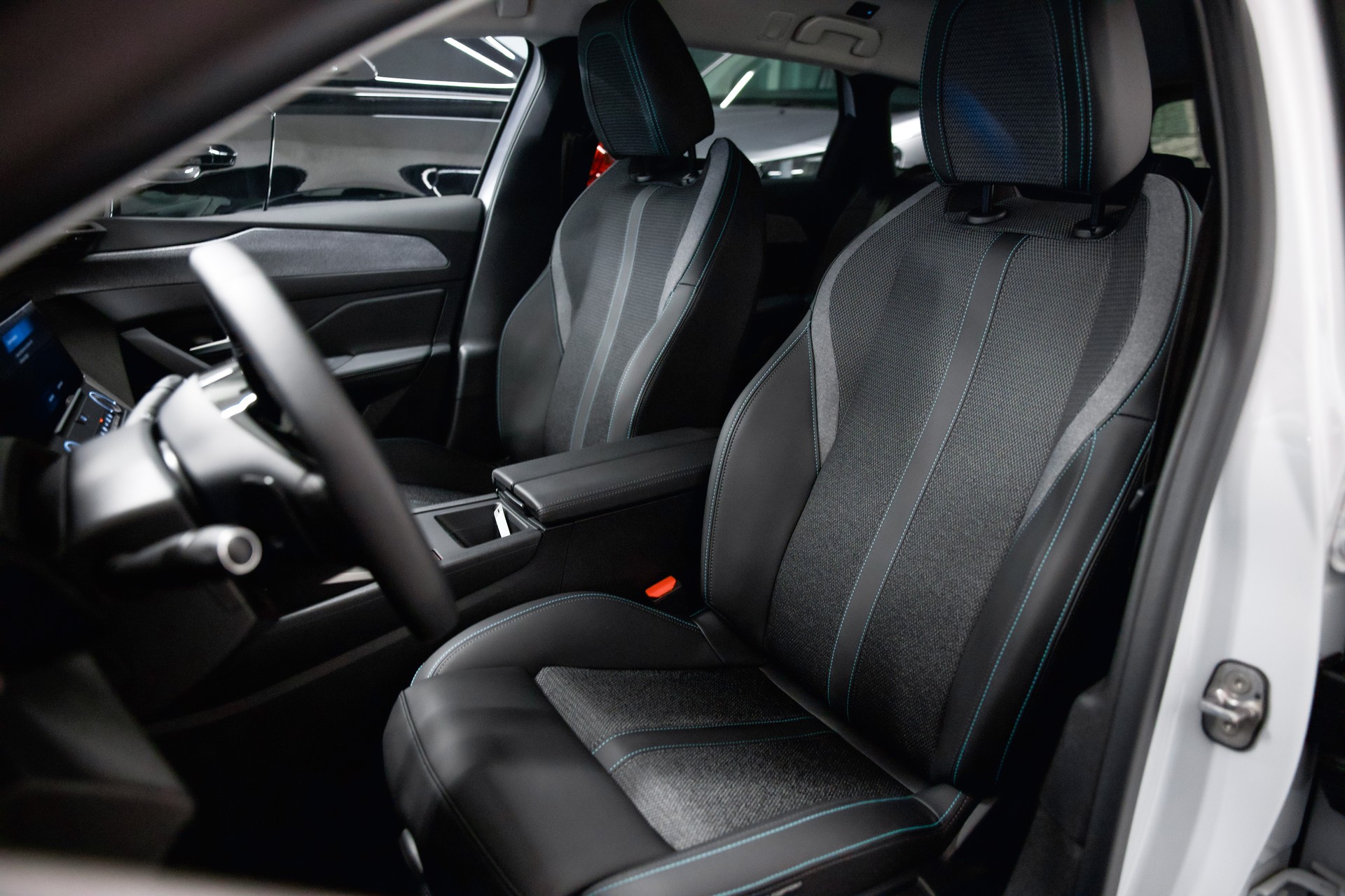 PEUGEOT 308 SW 1.5 BlueHDI Allure EAT8-image-19