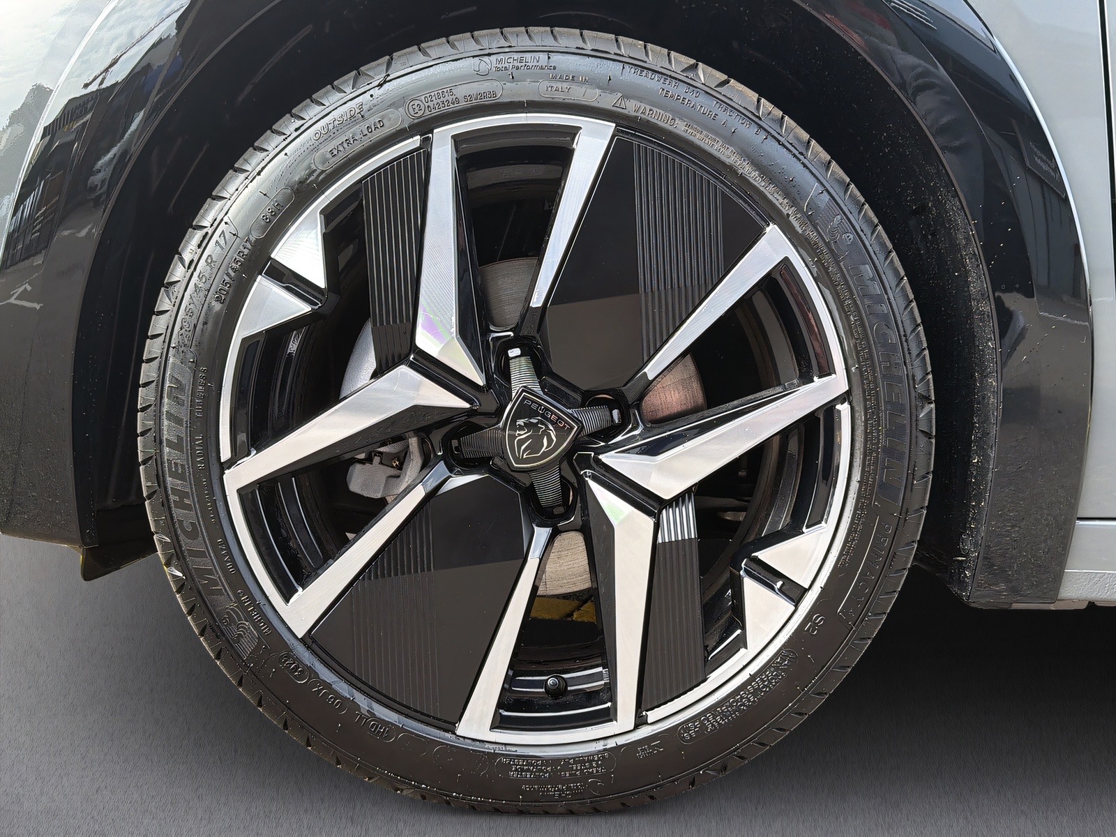 PEUGEOT 208 1.2 Hybrid 145 GT Exclusive-image-21