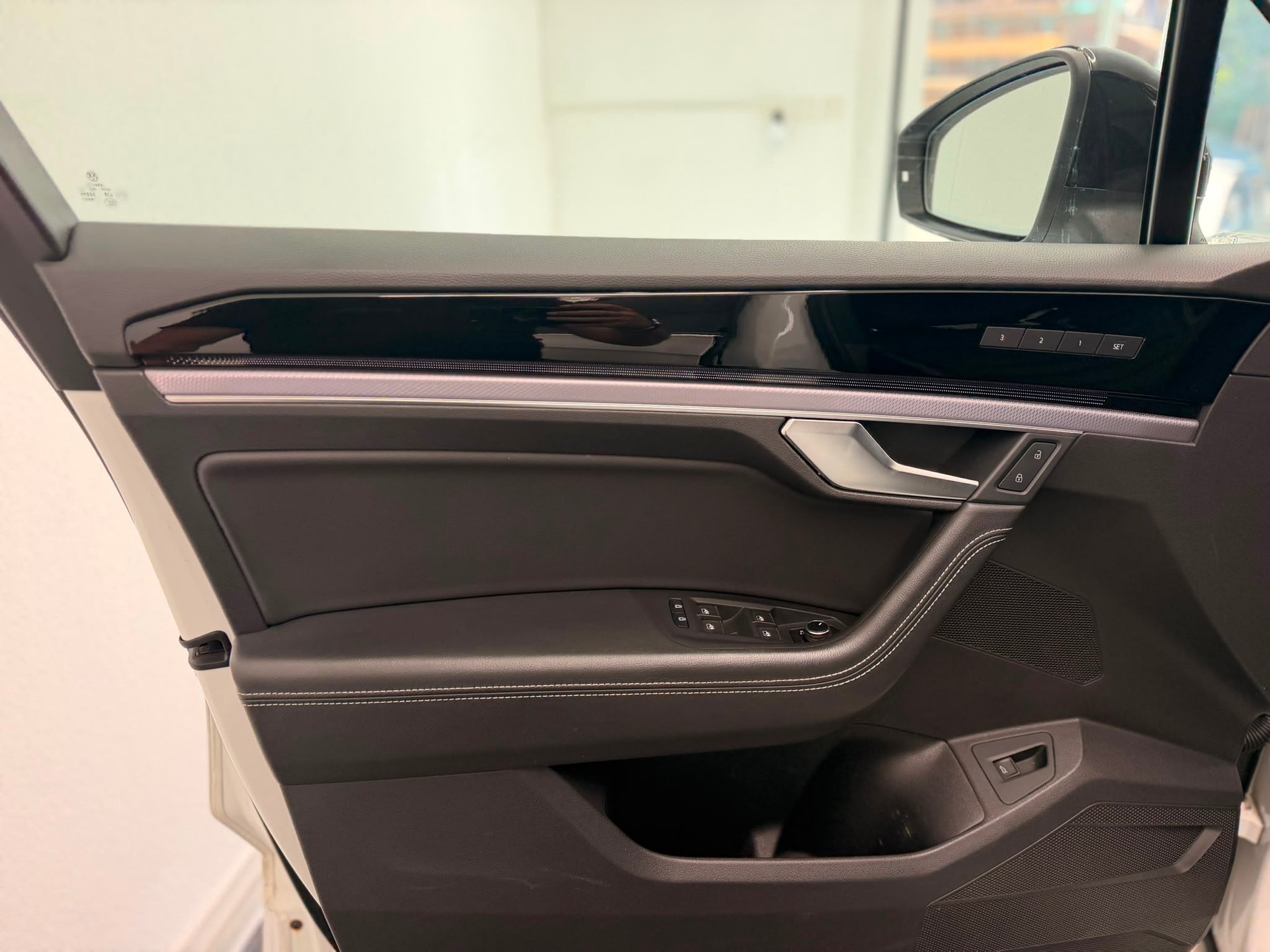 VW Touareg 3.0 TDI R Line Tiptronic-image-7