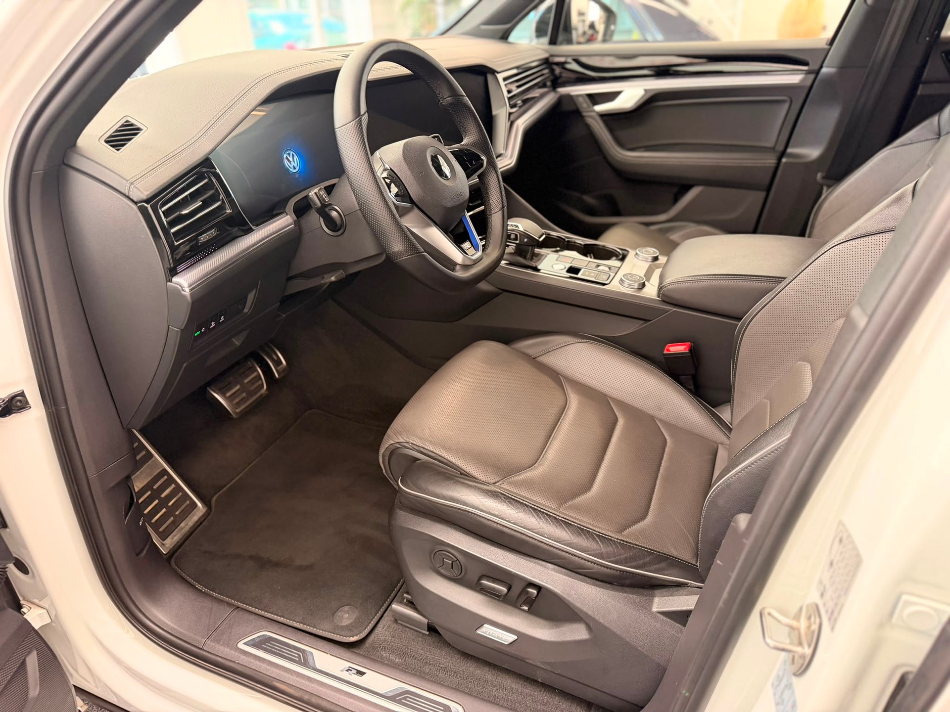 VW Touareg 3.0 TDI R Line Tiptronic-image-6