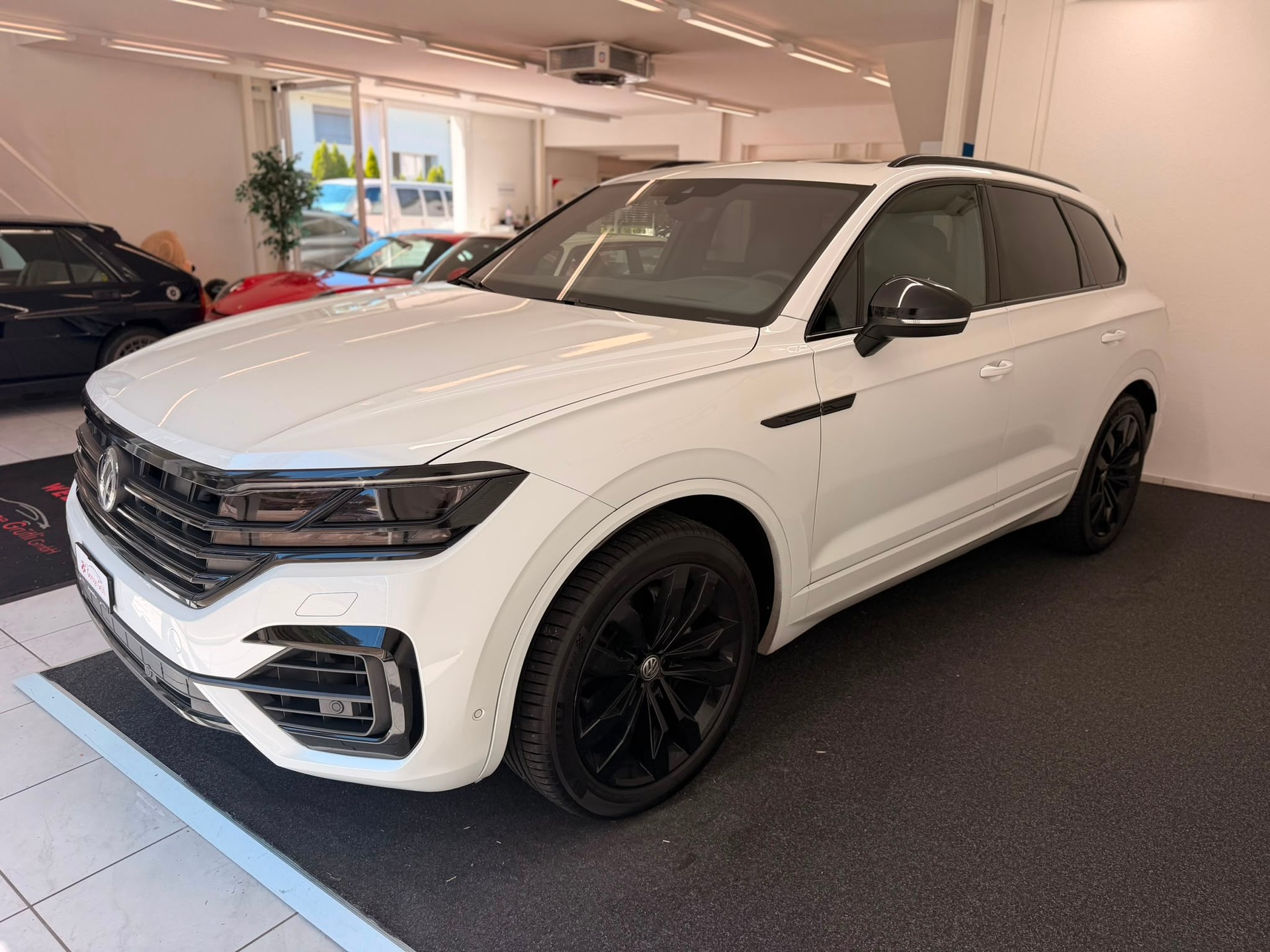 VW Touareg 3.0 TDI R Line Tiptronic-image-5