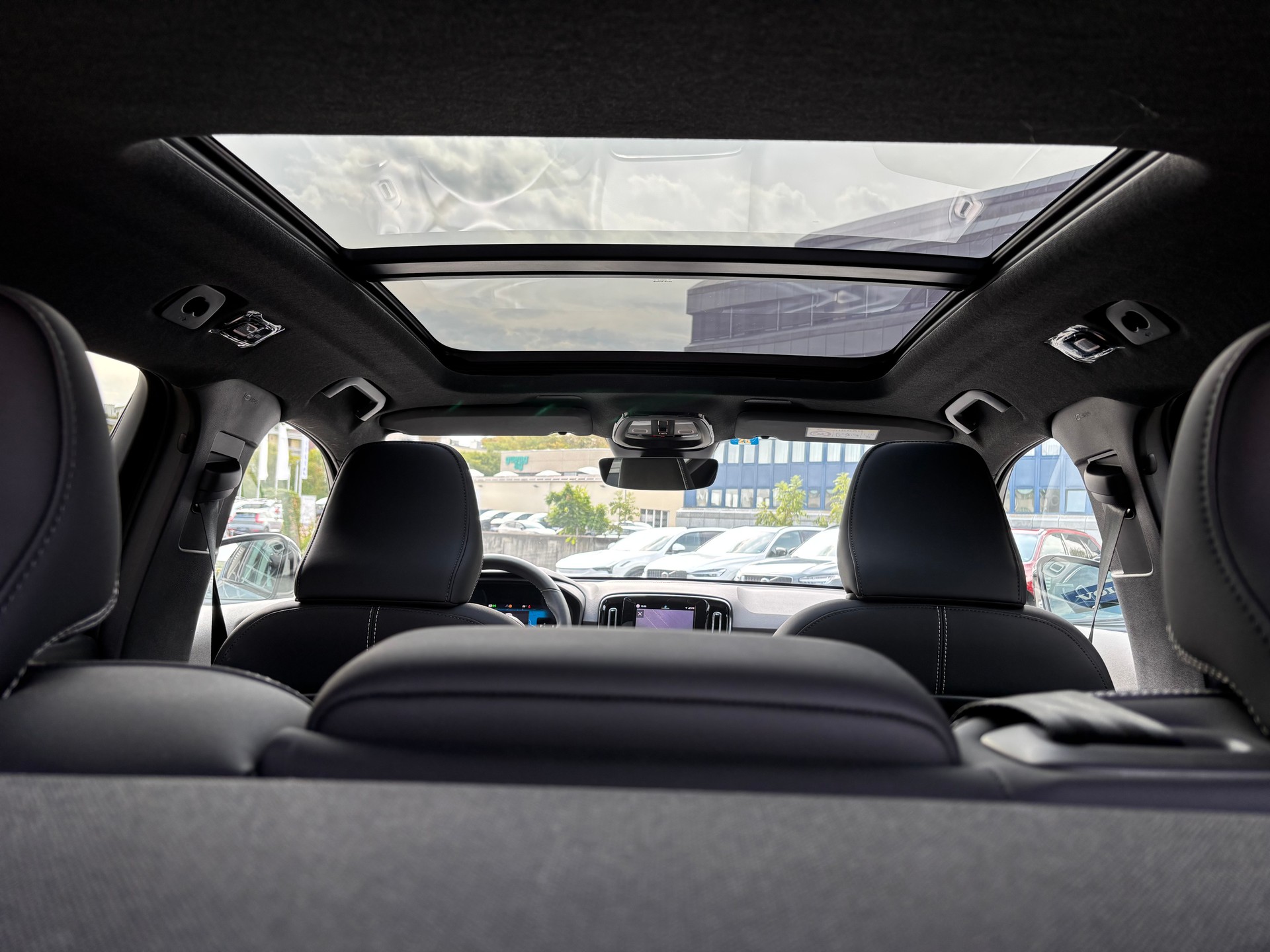 VOLVO XC40 2.0 B5 MH Ultimate Dark AWD-image-10