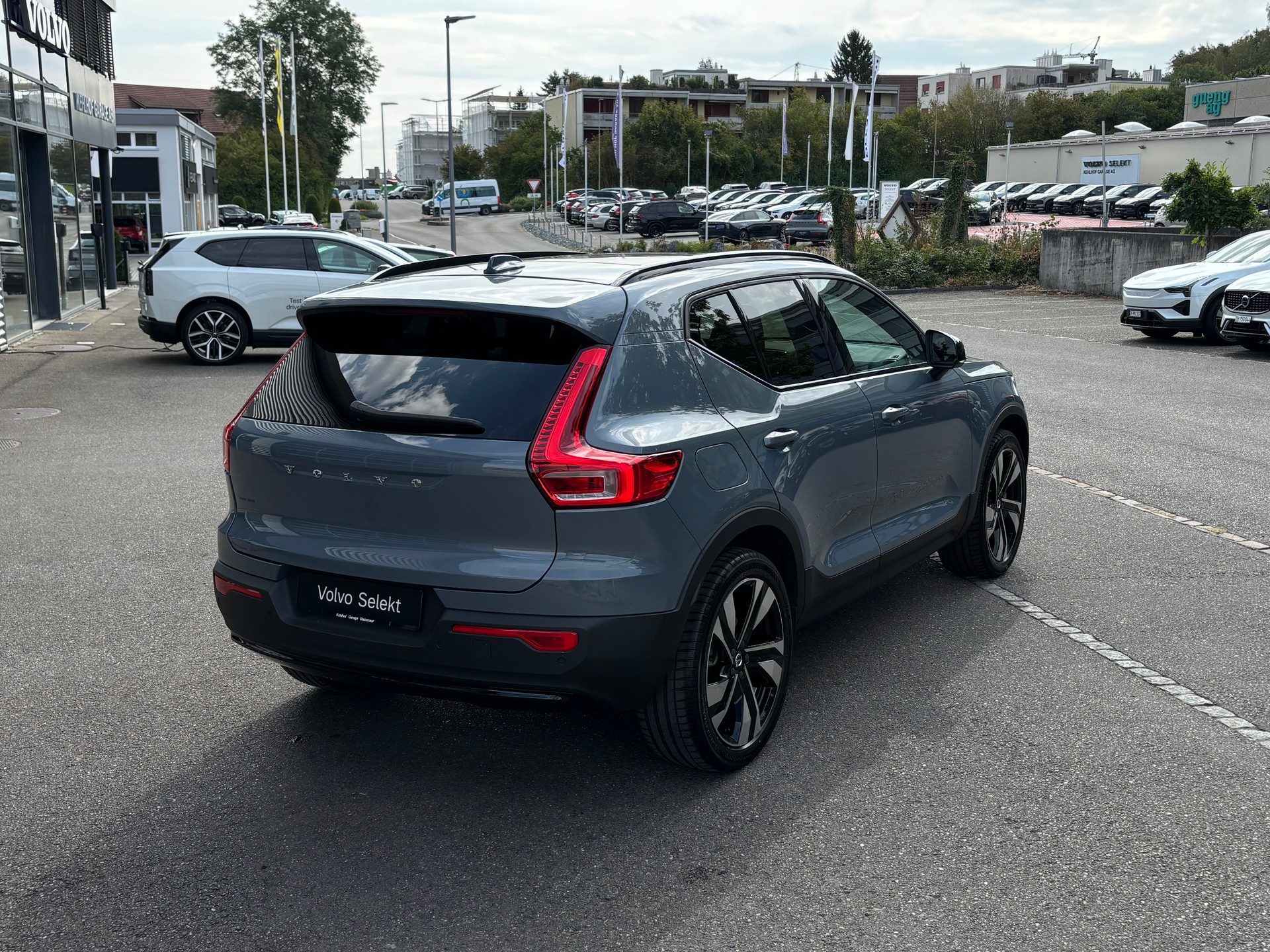 VOLVO XC40 2.0 B5 MH Ultimate Dark AWD-image-5