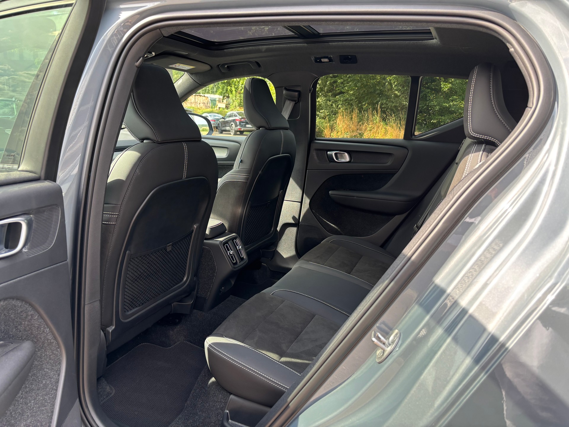 VOLVO XC40 2.0 B5 MH Ultimate Dark AWD-image-11