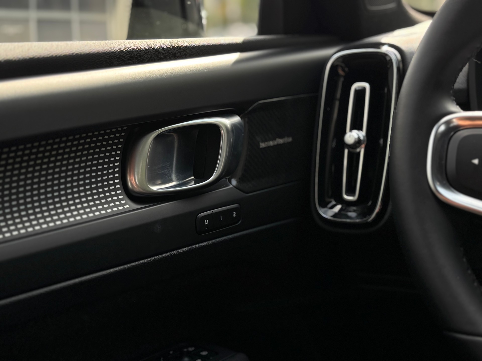 VOLVO XC40 2.0 B5 MH Ultimate Dark AWD-image-16