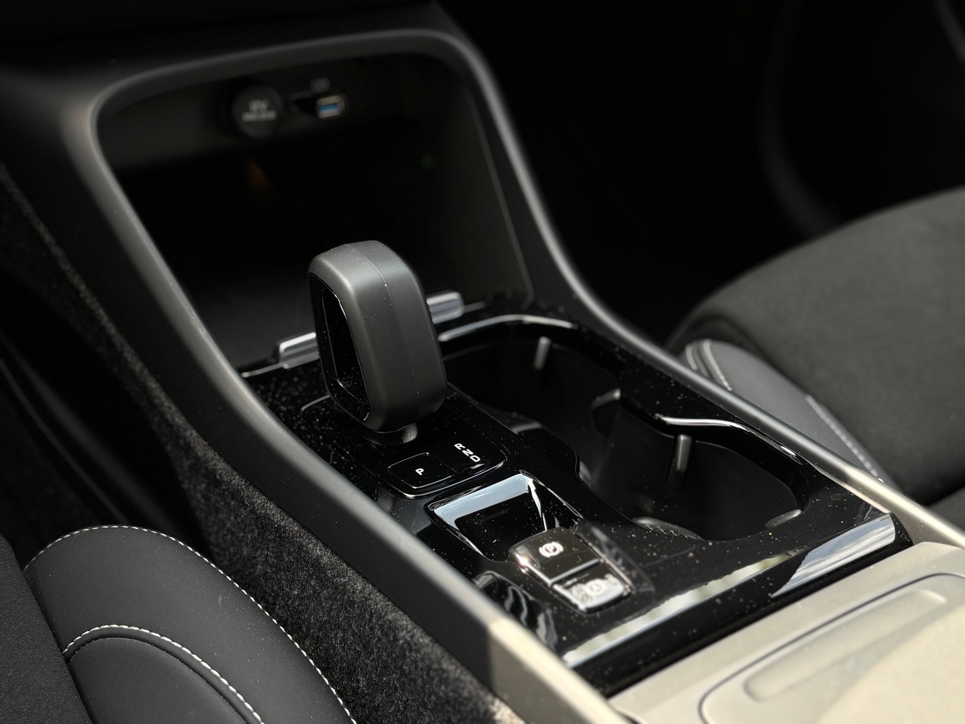 VOLVO XC40 2.0 B5 MH Ultimate Dark AWD-image-15