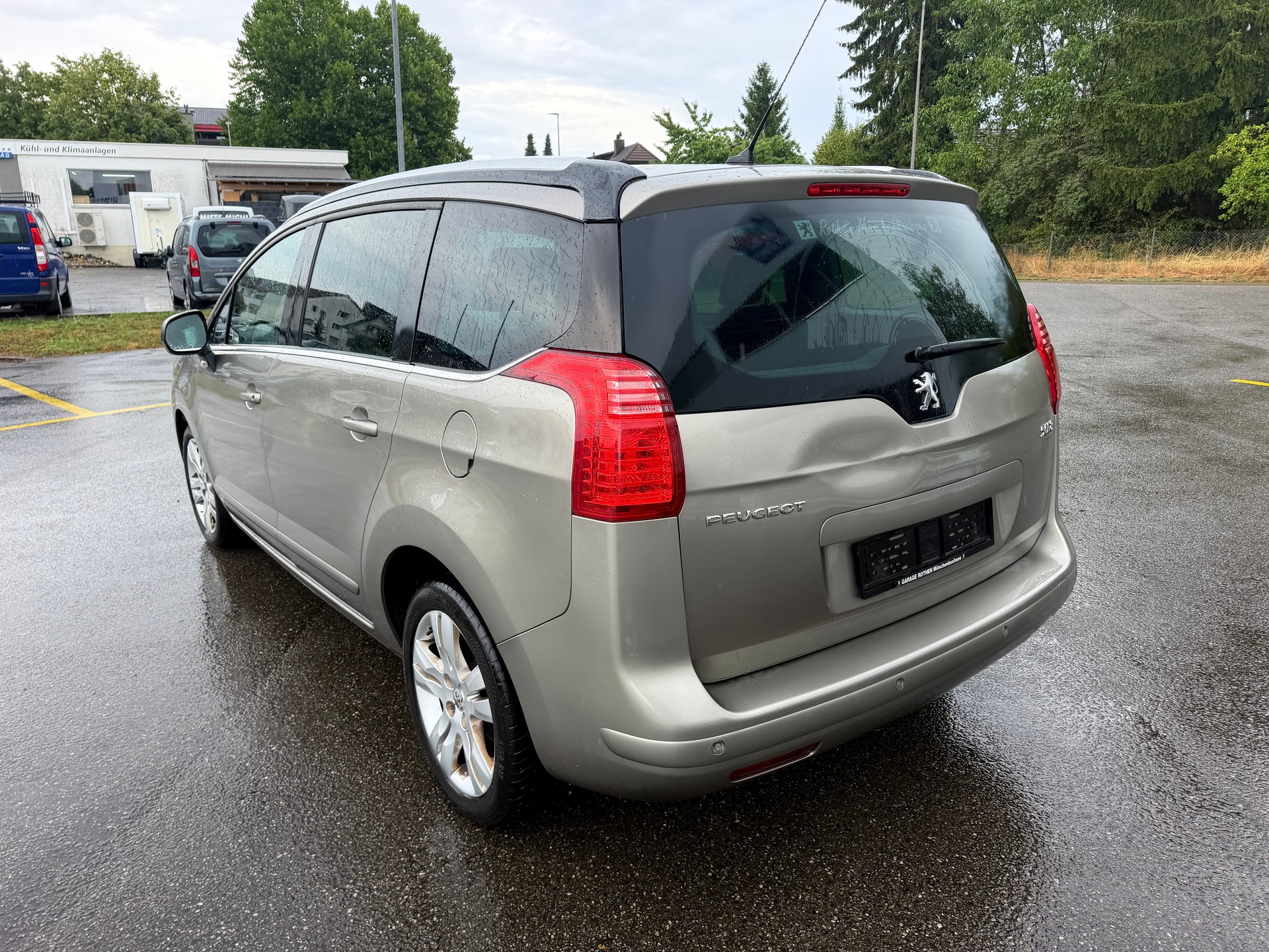 PEUGEOT 5008 2.0 HDI Allure Automatic-image-3