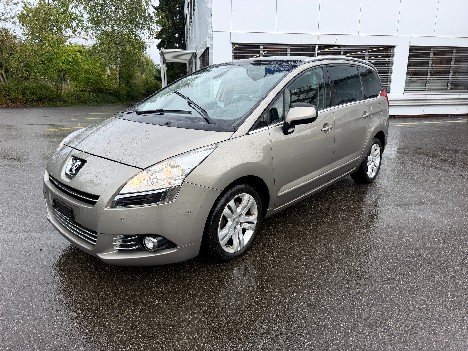 PEUGEOT 5008 2.0 HDI Allure Automatic-image-0