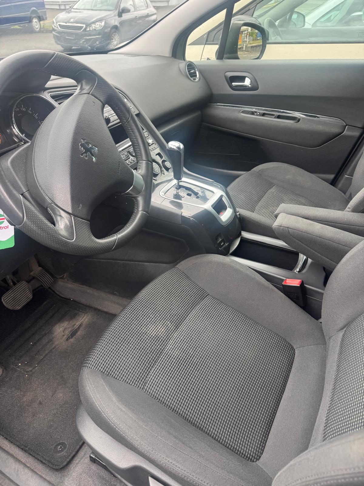 PEUGEOT 5008 2.0 HDI Allure Automatic-image-6