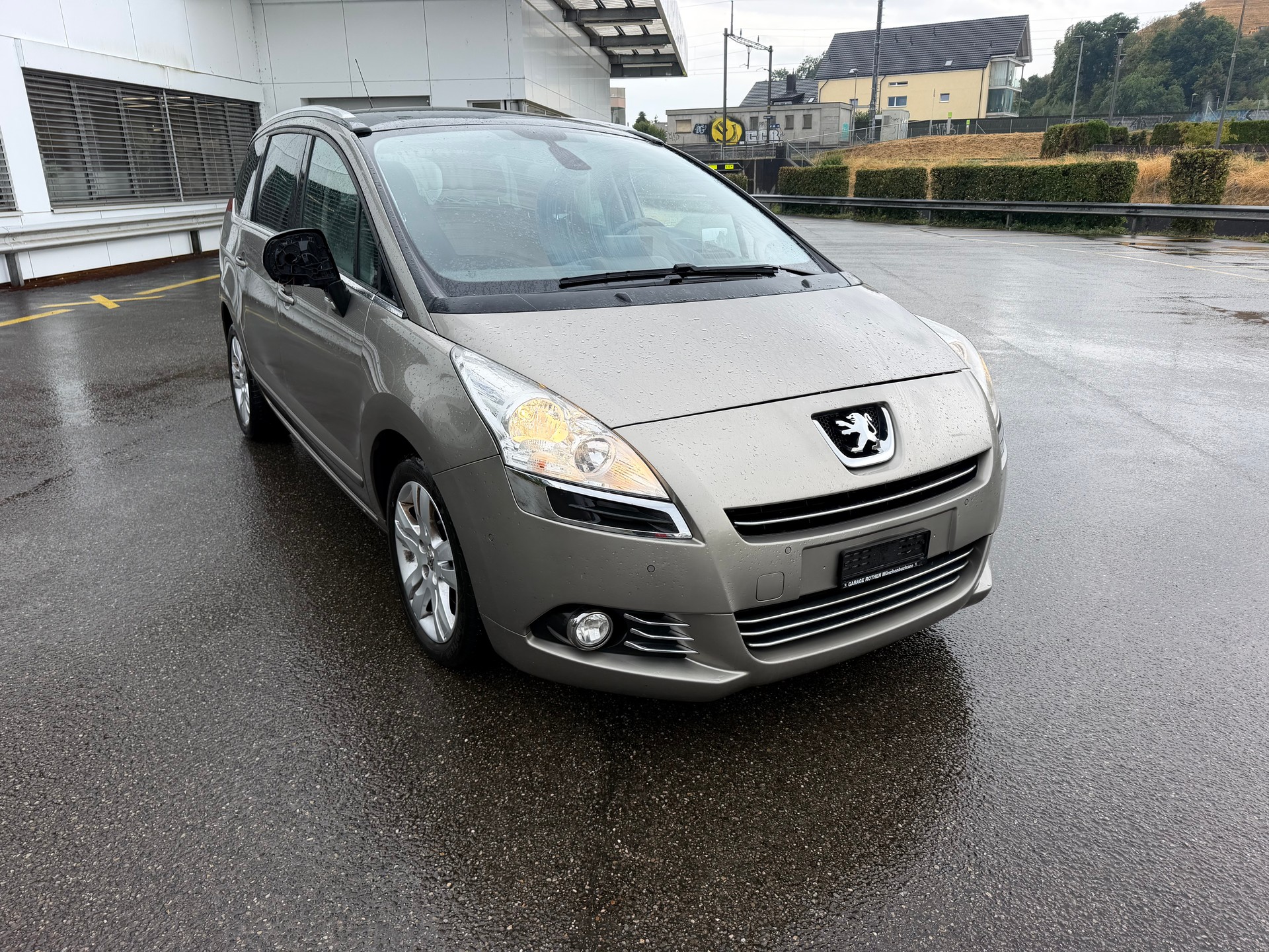 PEUGEOT 5008 2.0 HDI Allure Automatic-image-1