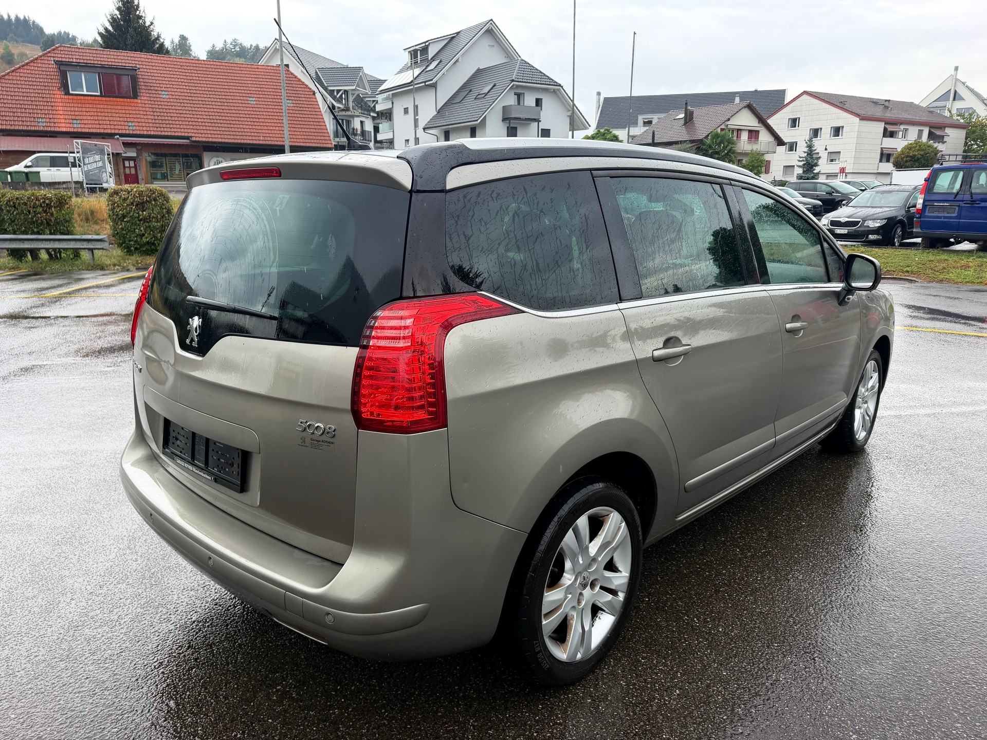 PEUGEOT 5008 2.0 HDI Allure Automatic-image-2