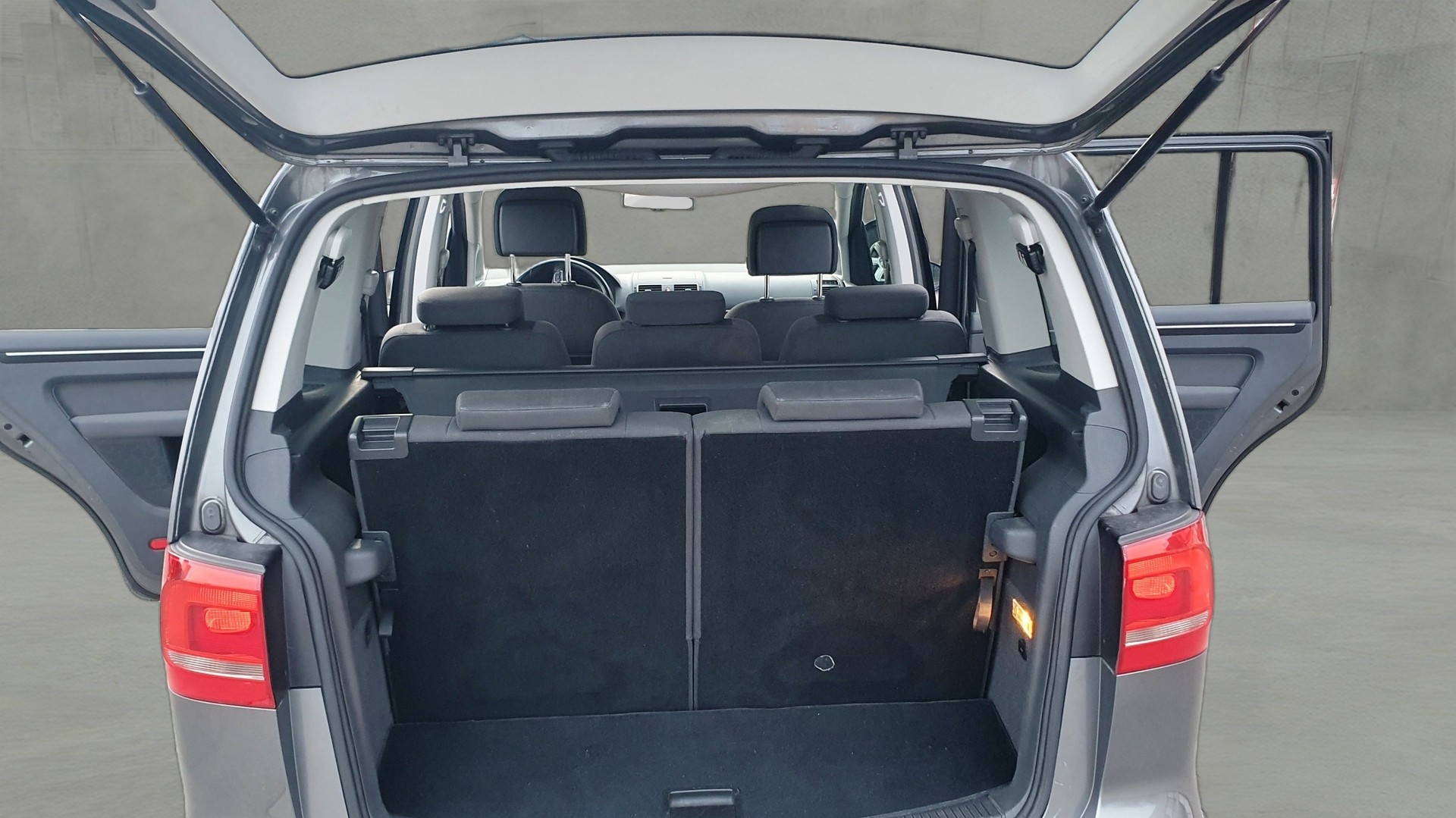VW Touran 1.4 TSI Highline DSG-image-11
