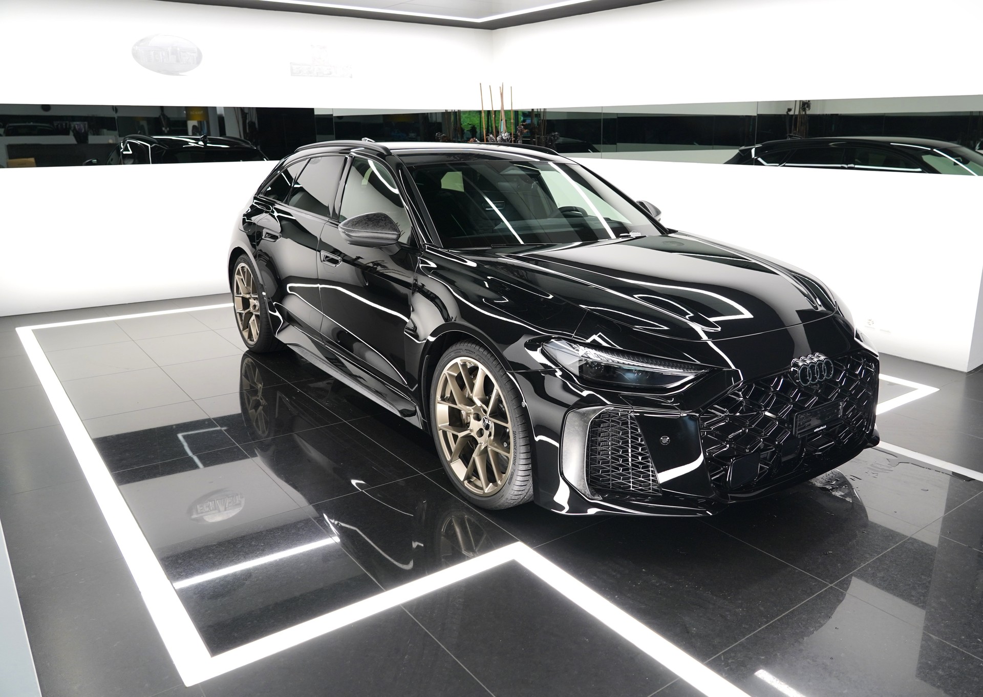AUDI RS5 Av TFSI 470kW Tiptronic quattro-image-4