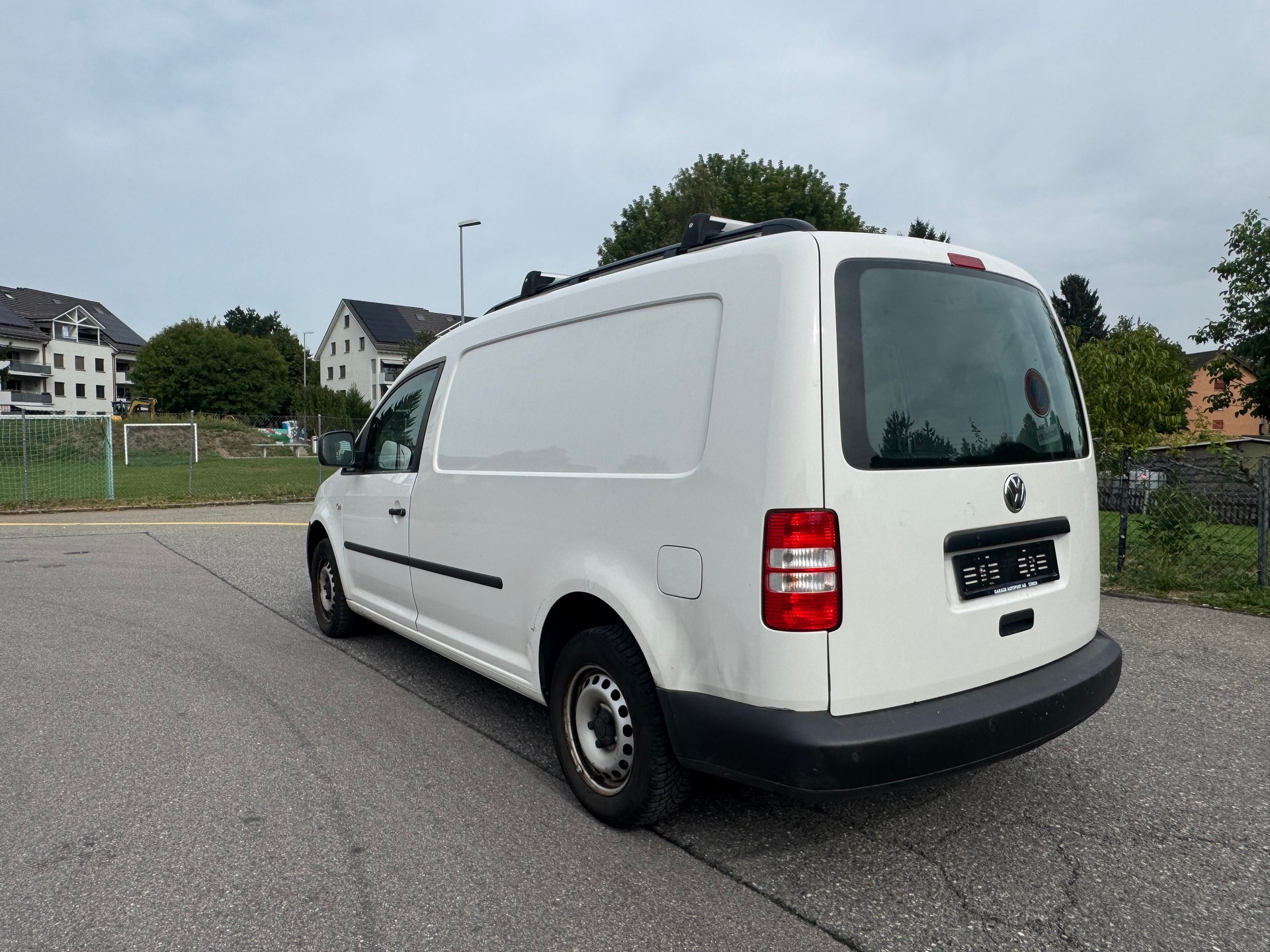 VW Caddy Maxi 1.6 TDI Blue Motion Technology-image-4