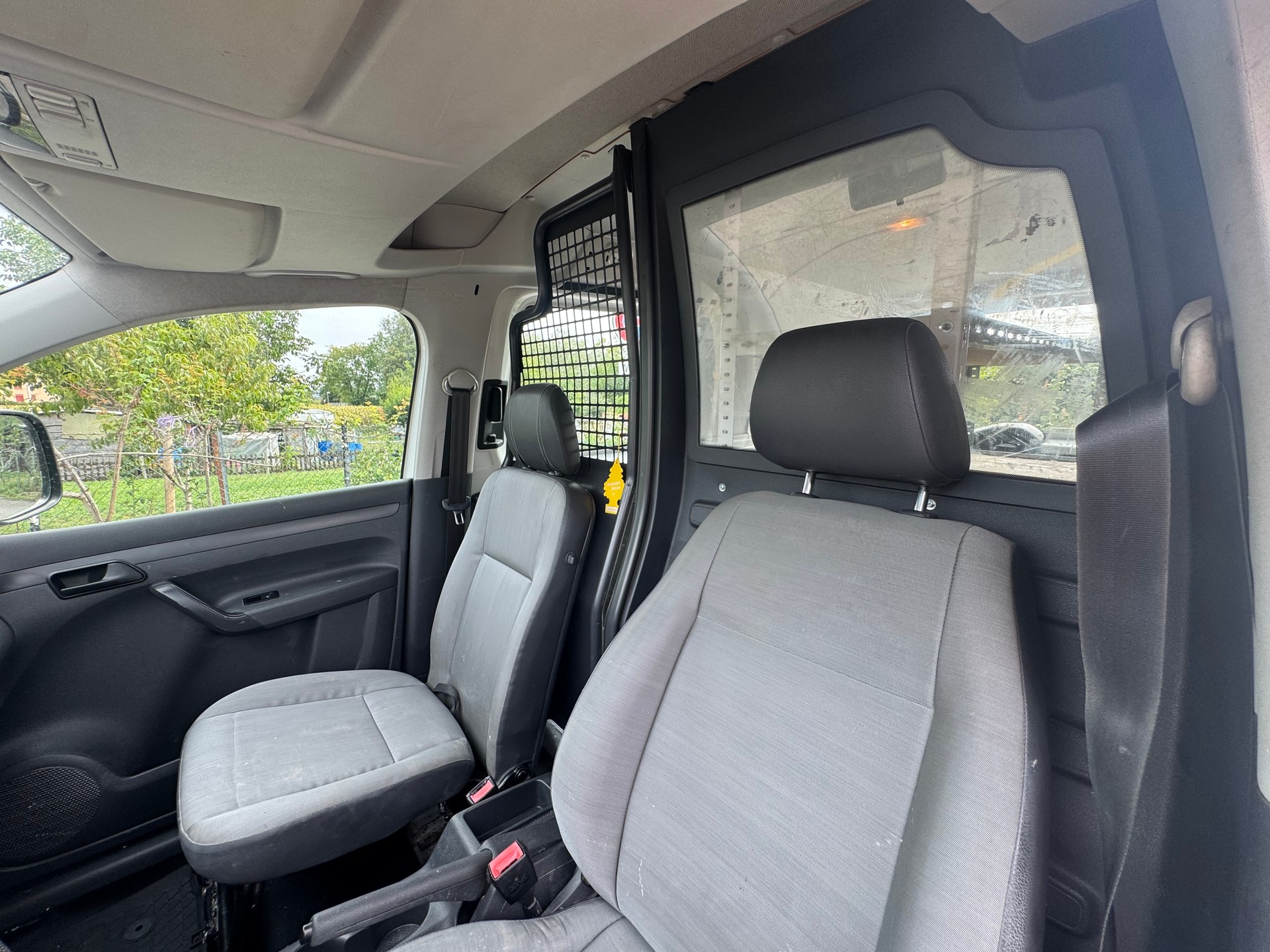 VW Caddy Maxi 1.6 TDI Blue Motion Technology-image-14