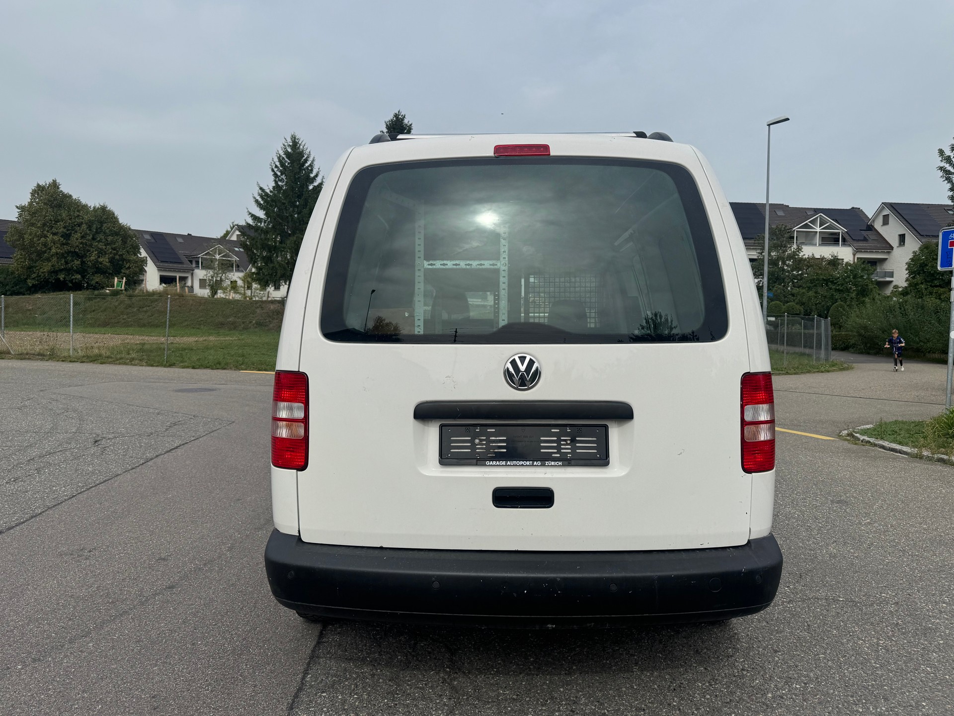 VW Caddy Maxi 1.6 TDI Blue Motion Technology-image-5