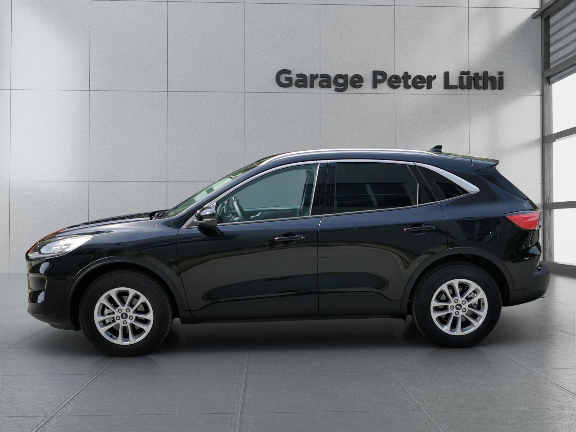 FORD Kuga 2.5 FHEV Titanium X 4WD-image-3